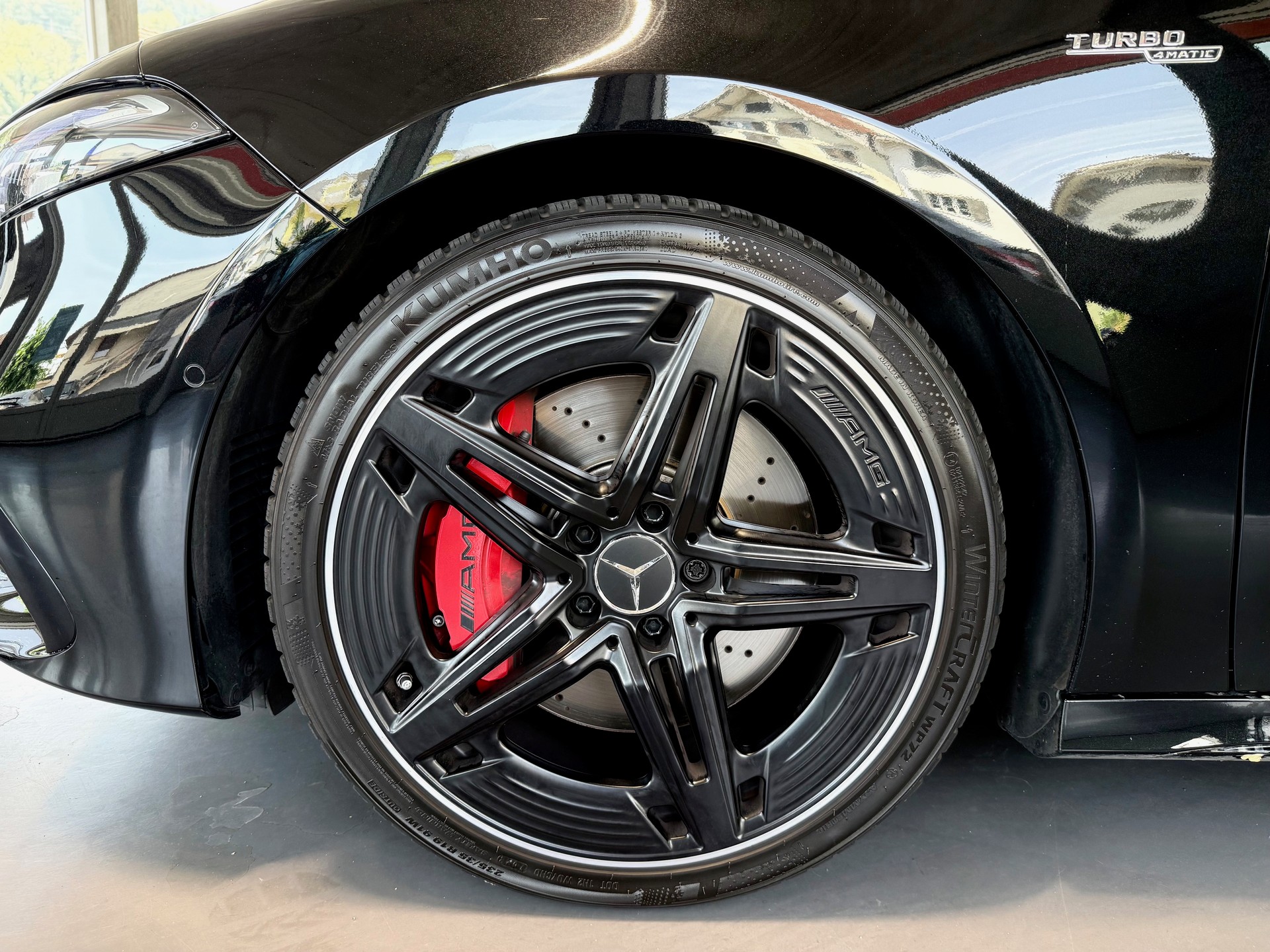 MERCEDES-BENZ A AMG 35 4Matic 8G-DCT-showroom-element-3