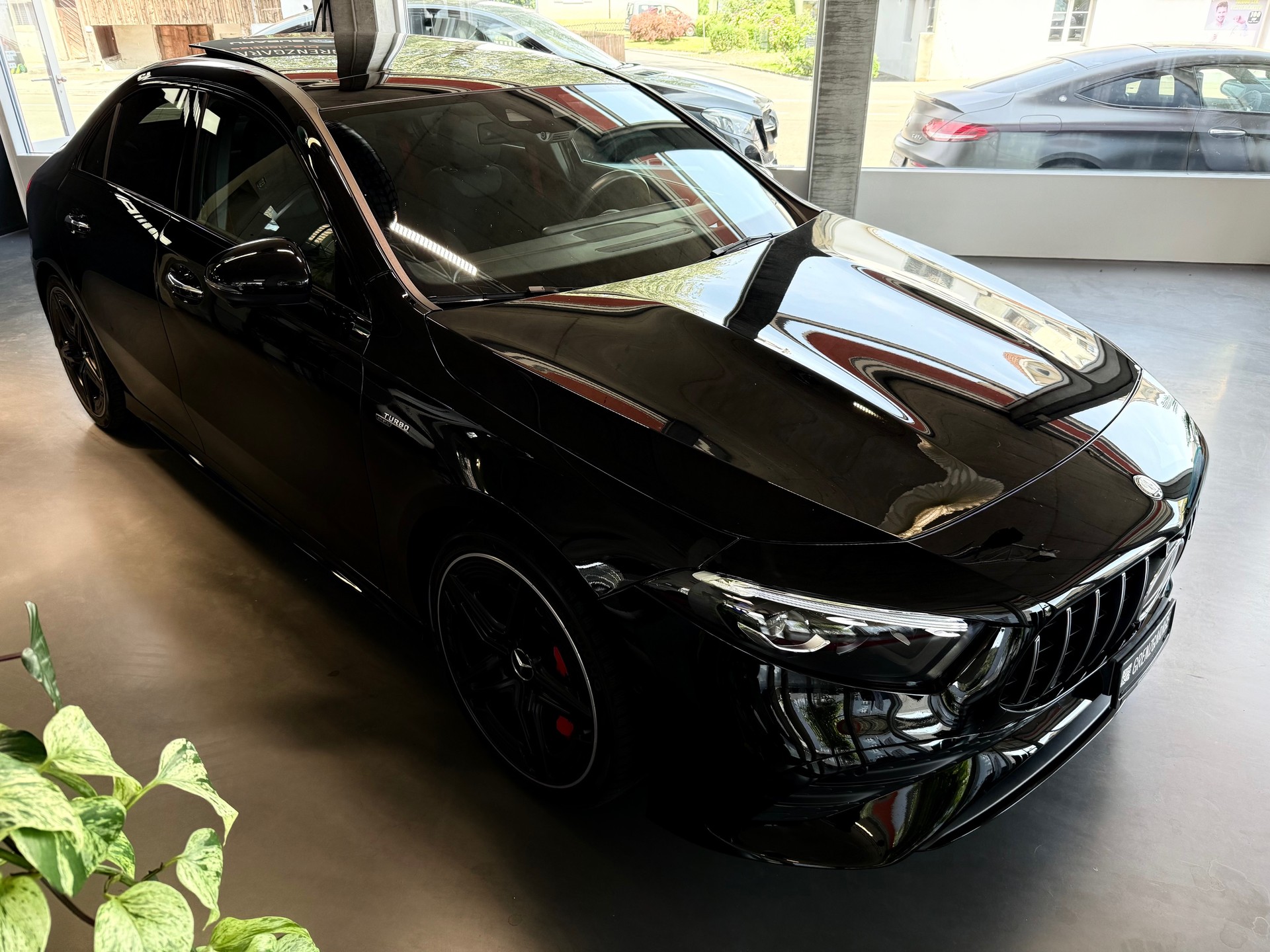 MERCEDES-BENZ A AMG 35 4Matic 8G-DCT-showroom-element-1