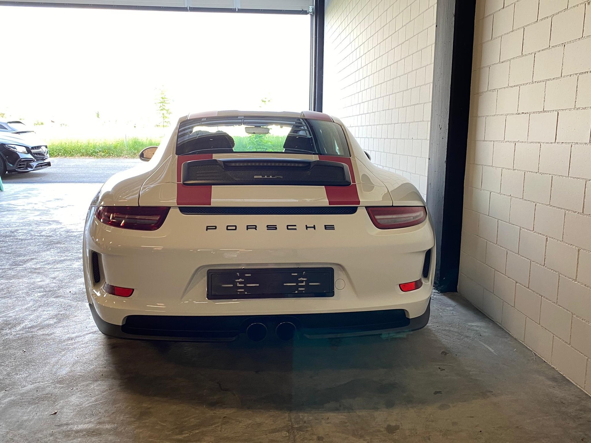 PORSCHE 911 R "1 of 991"-showroom-element-3