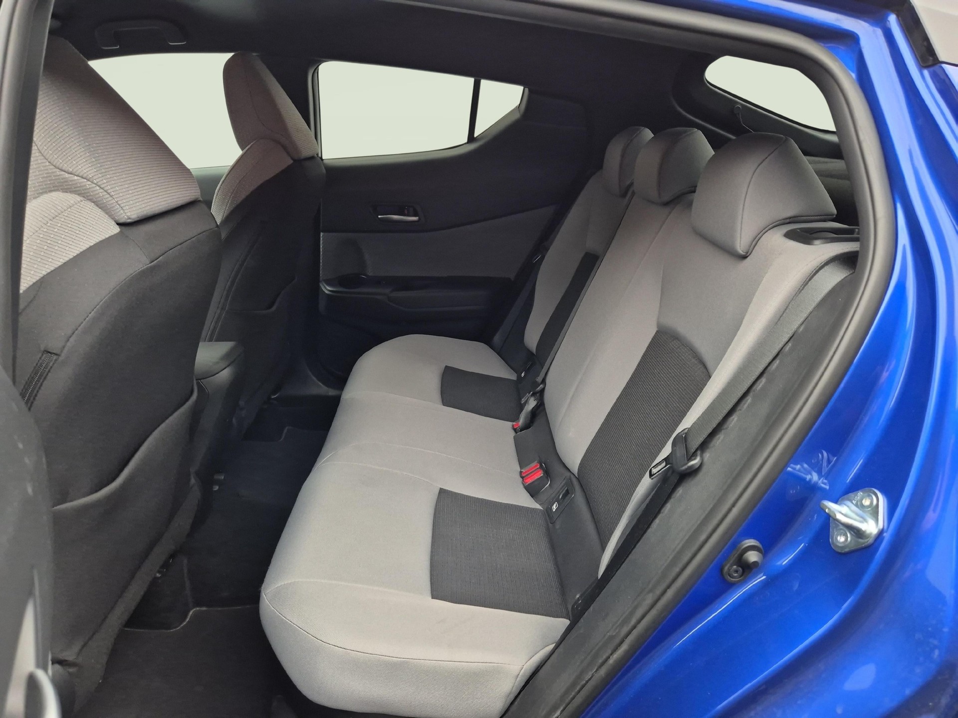 TOYOTA C-HR 1.8 VVTi HSD Style-showroom-element-3