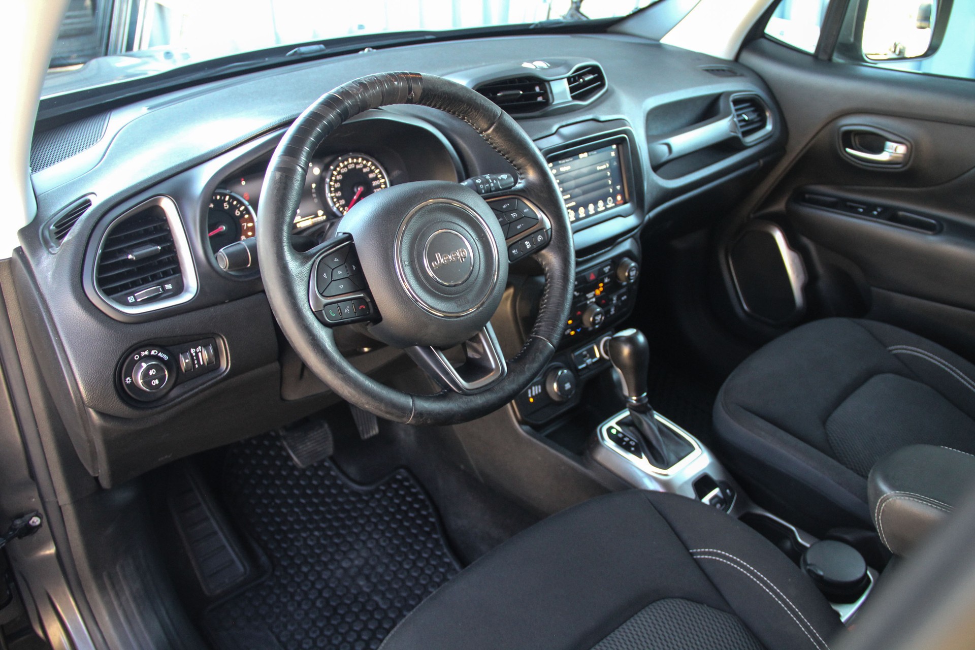 JEEP Renegade 1.3 Turbo Limited AWD ⭐⭐⭐⭐⭐-image-4