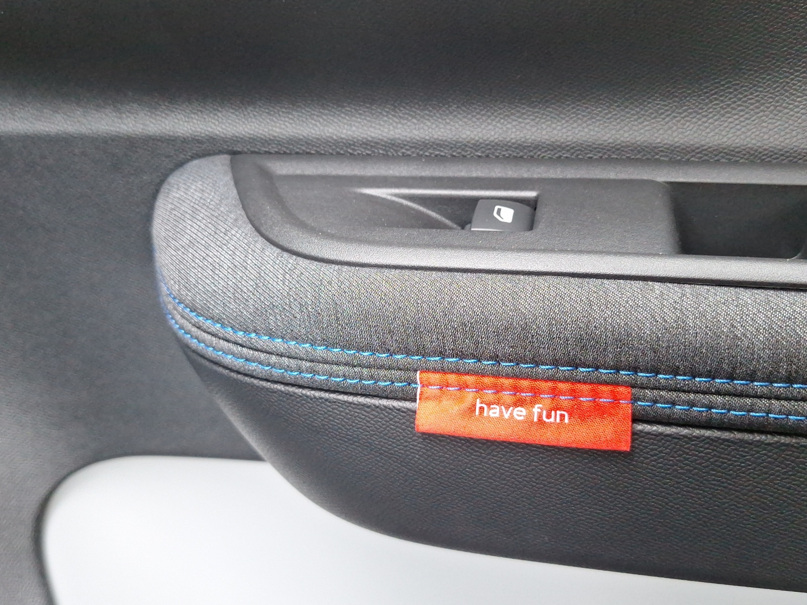 CITROEN C3 1.2 Hybrid Plus-image-19