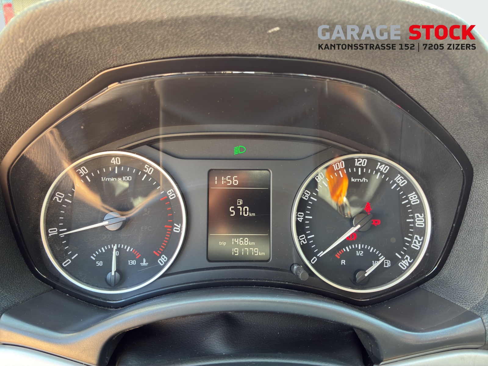 SKODA Octavia Combi 1.8 TSI Adventure 4x4-image-15