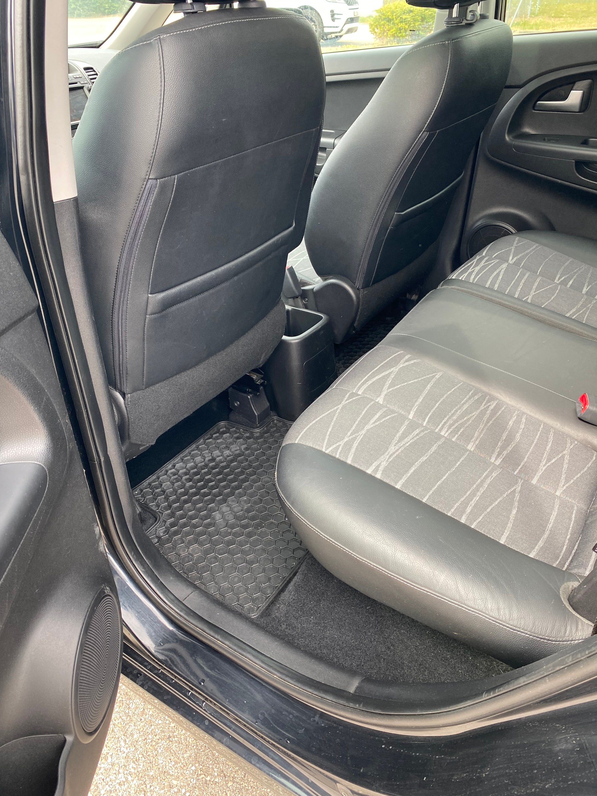 KIA Venga 1.6 CVVT Style Automatic-image-11