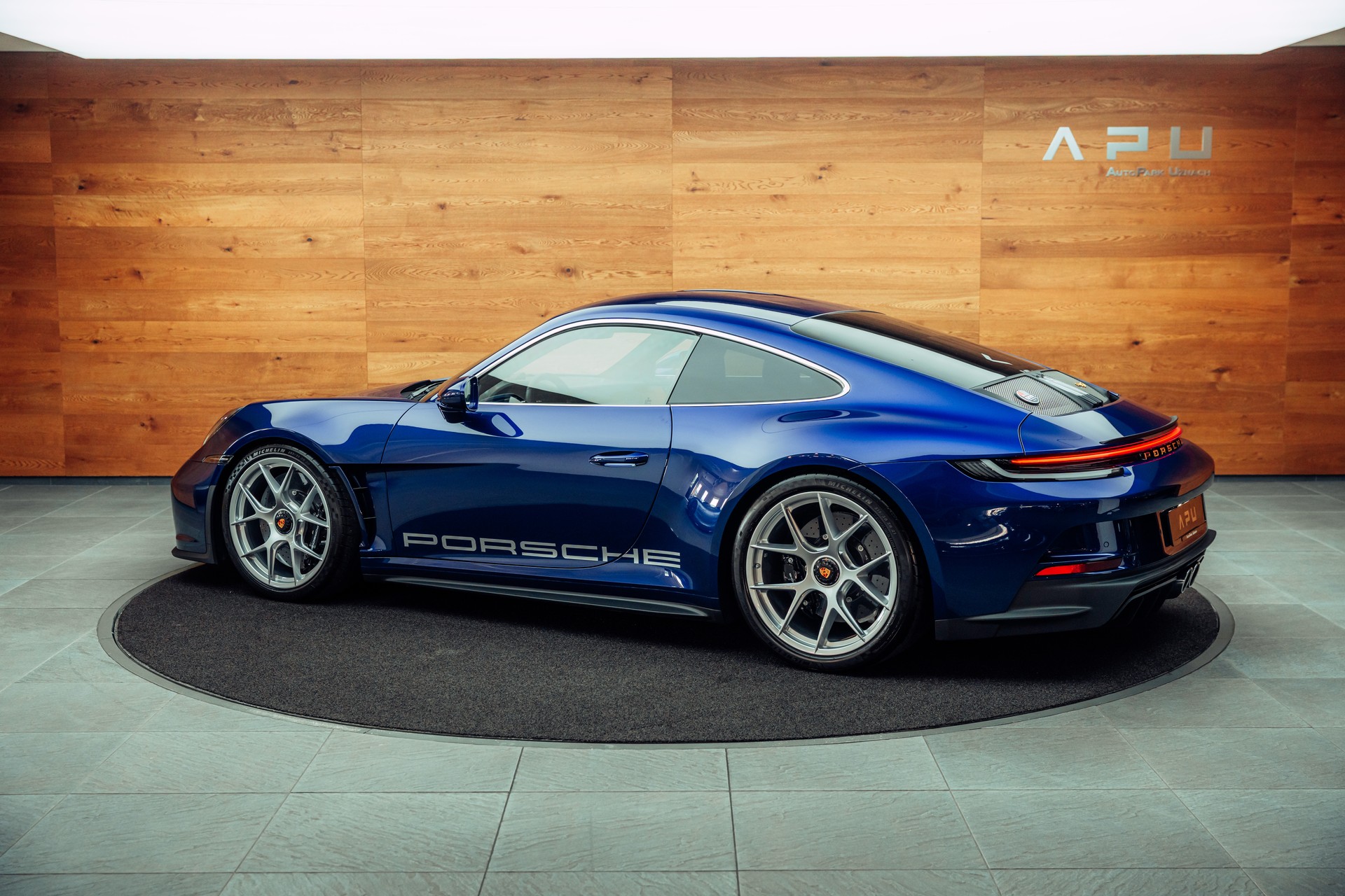 PORSCHE 911 S/T-showroom-element-2