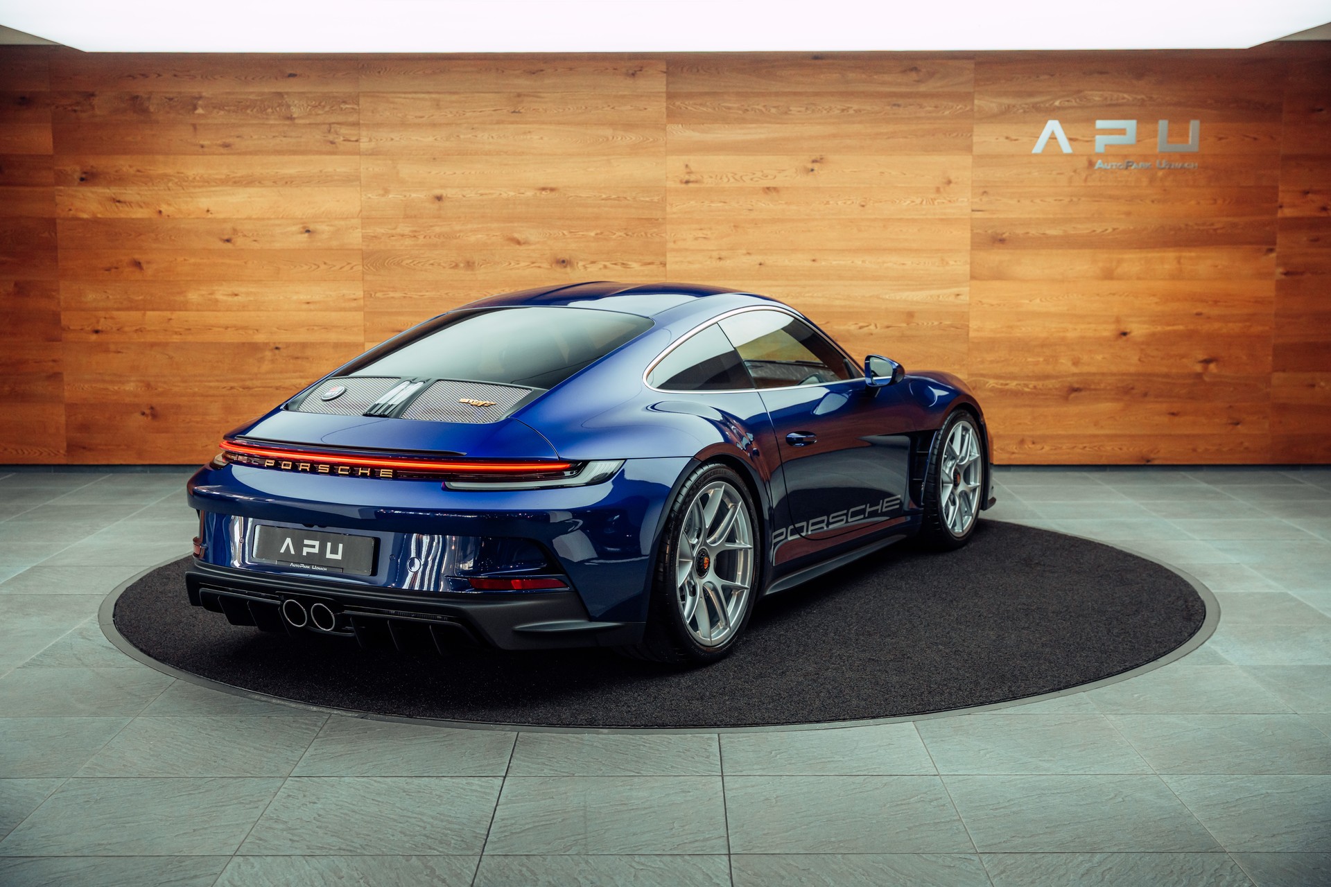 PORSCHE 911 S/T-showroom-element-1