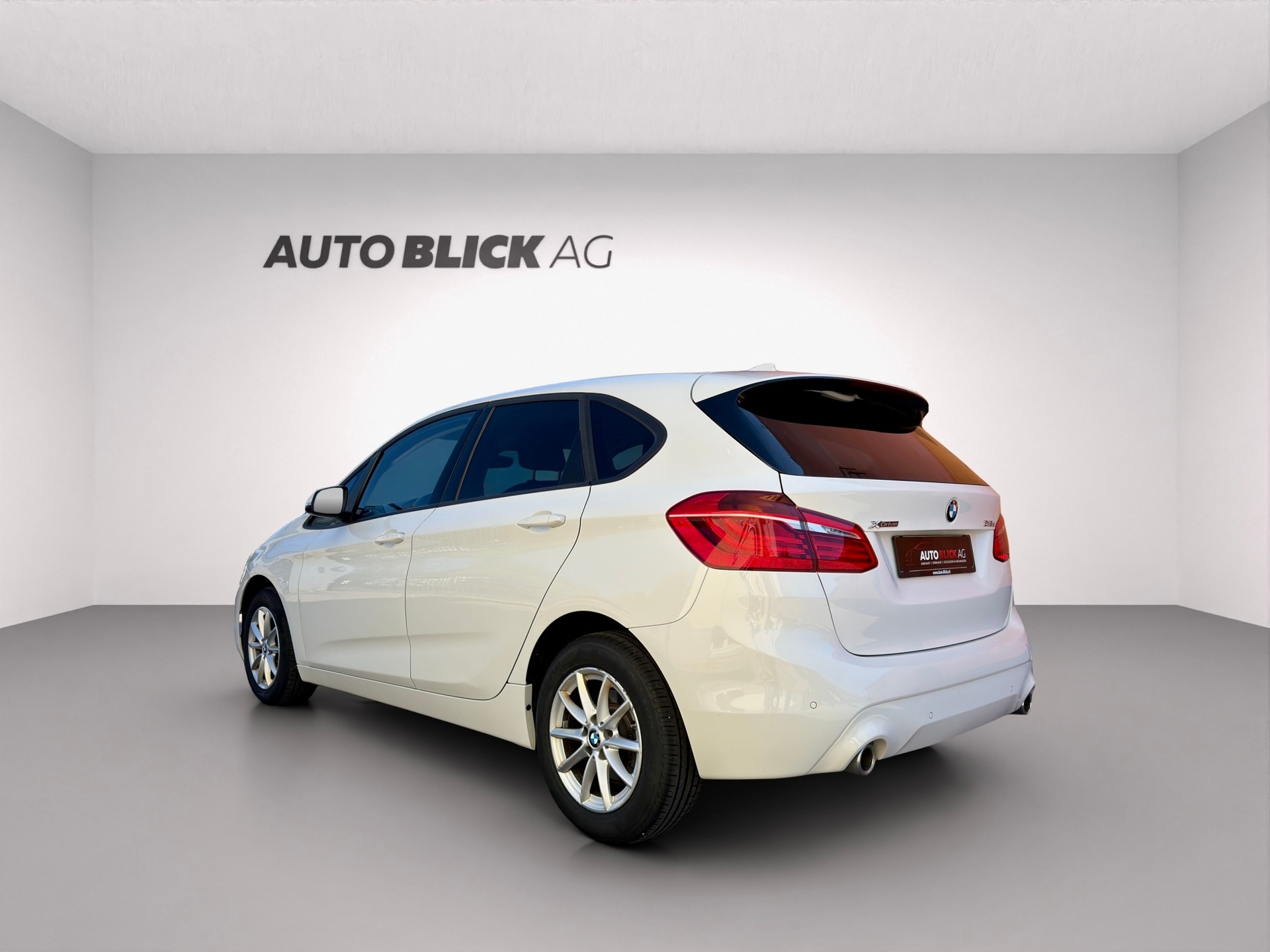 BMW 218d xDrive Active Tourer Steptronic-image-6