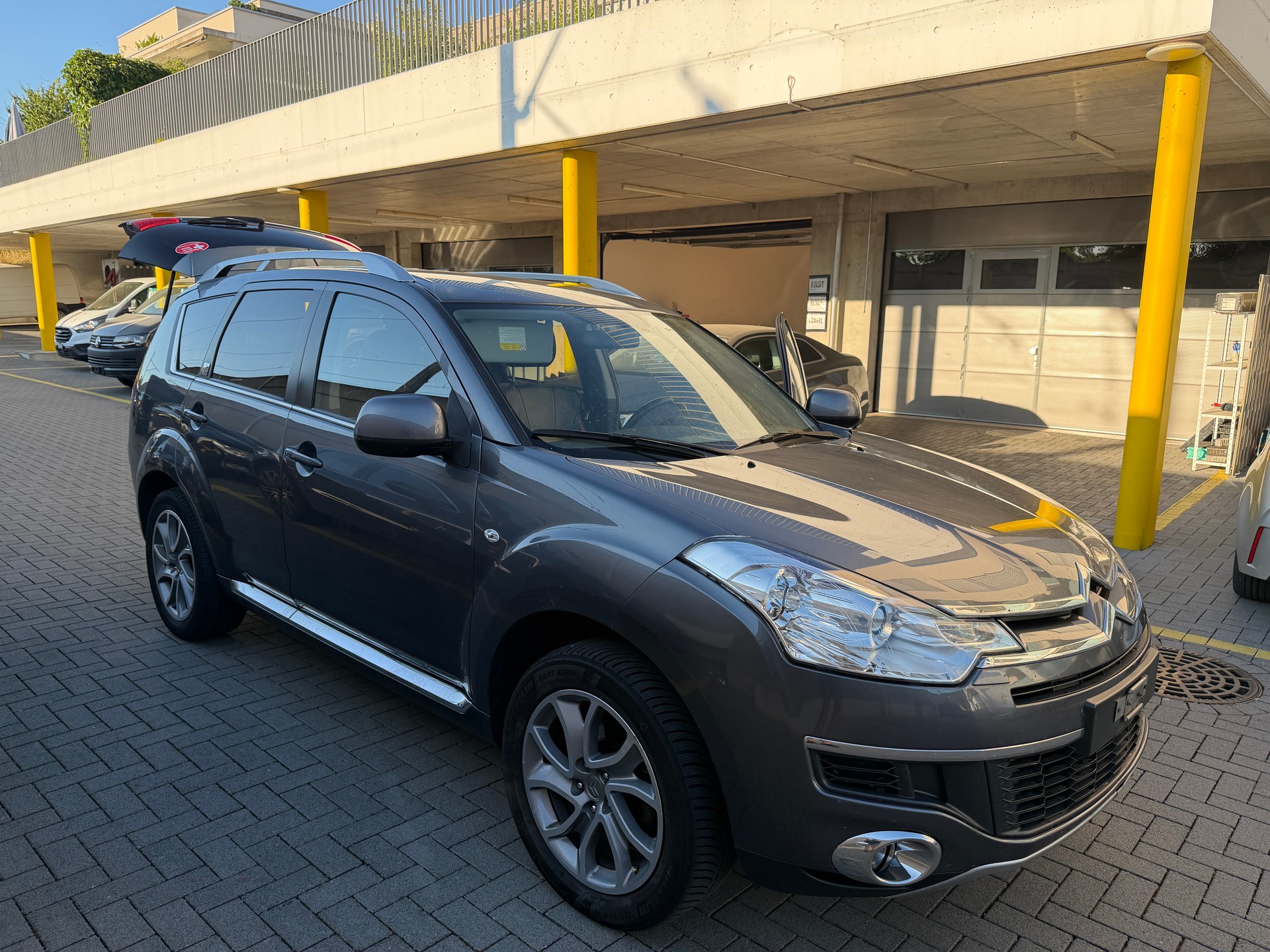 CITROEN C-Crosser 2.4 Exclusive CVT-image-17