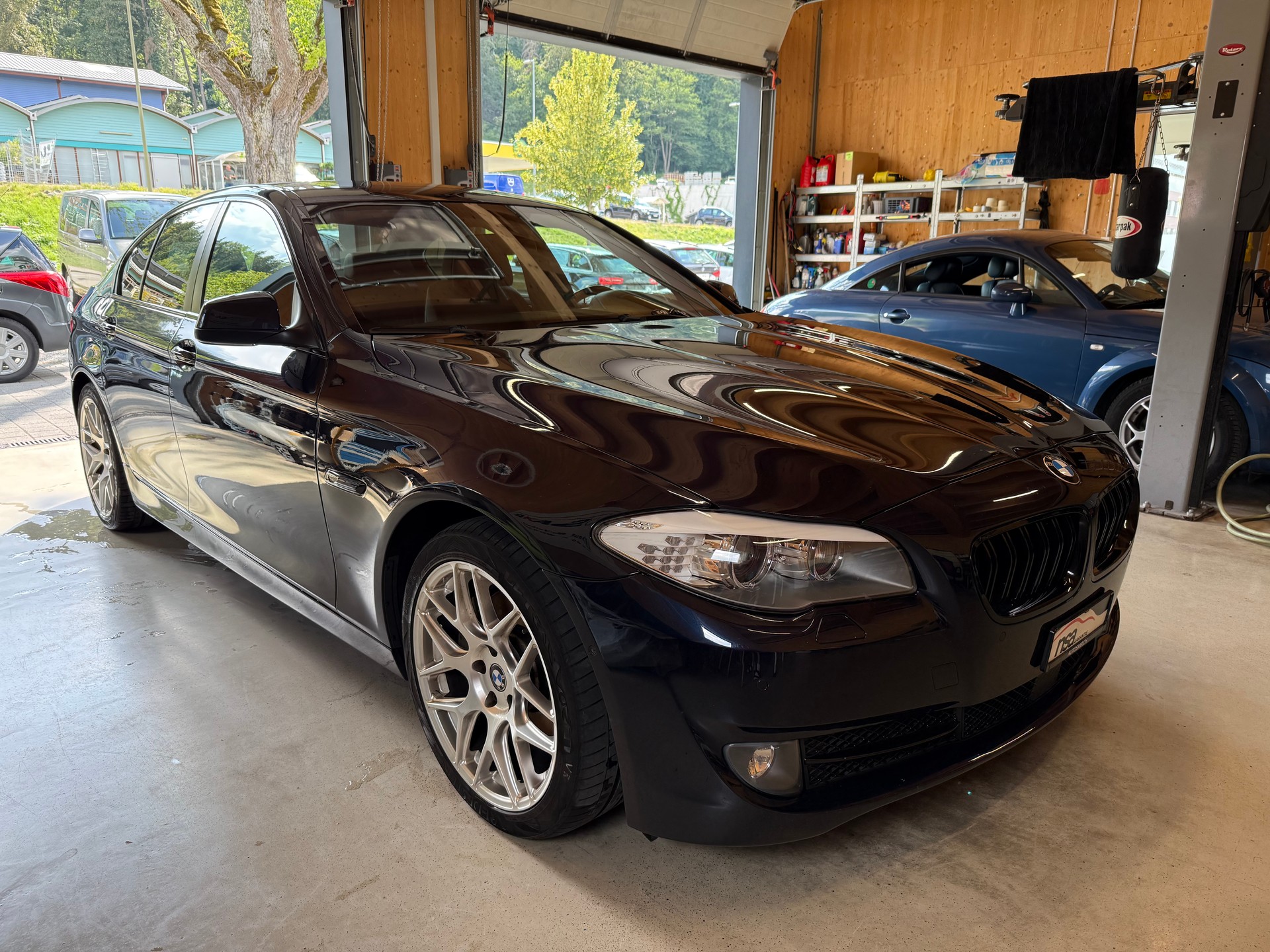 BMW 535i xDrive Steptronic-showroom-element-2
