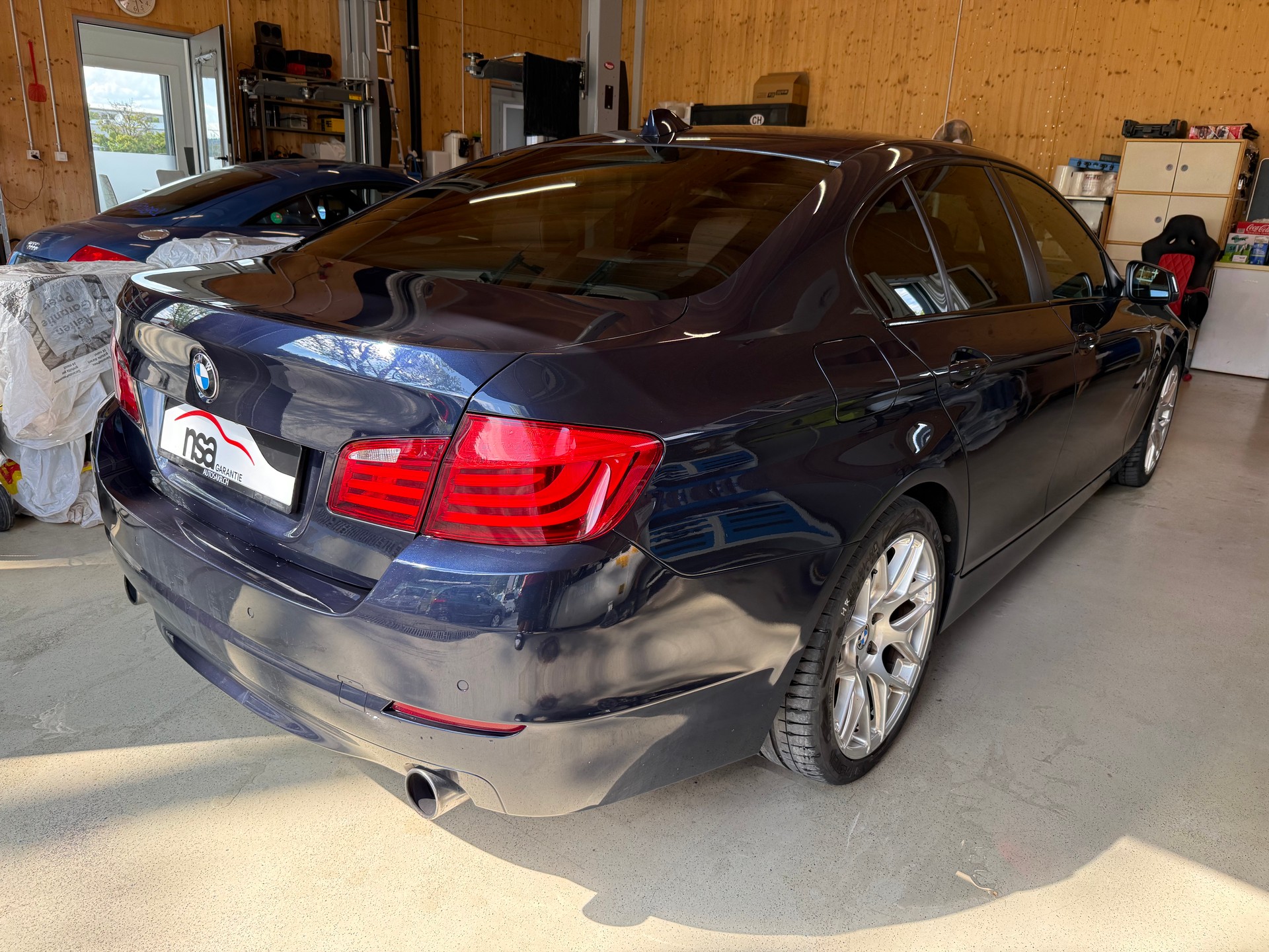 BMW 535i xDrive Steptronic-showroom-element-3