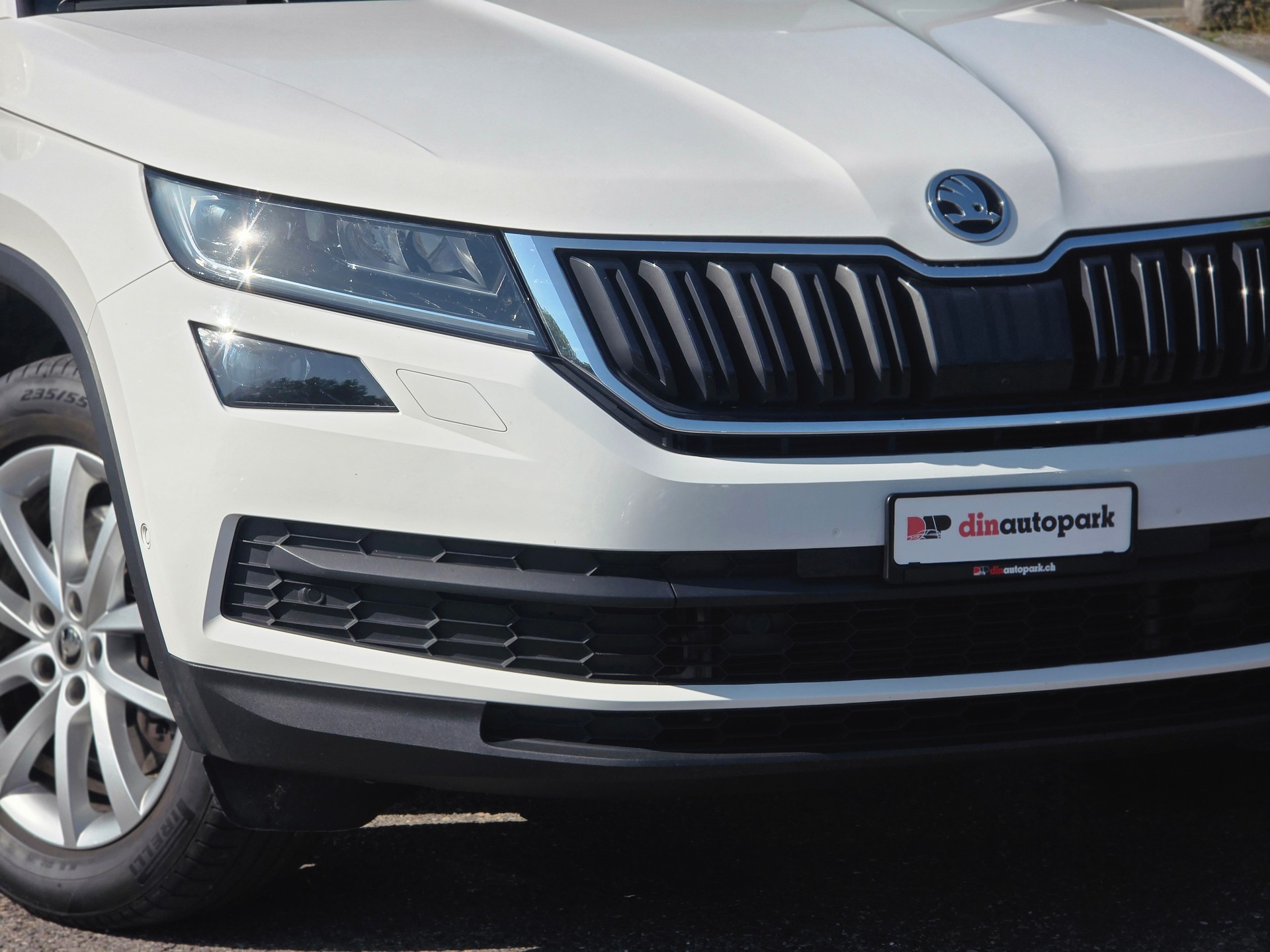 SKODA Kodiaq 2.0 TDI SCR Style 4x4 DSG * CH-Fahrzeug * Ab Service inkl. Zahnriemen + WP * Frisch ab MFK *-showroom-element-3