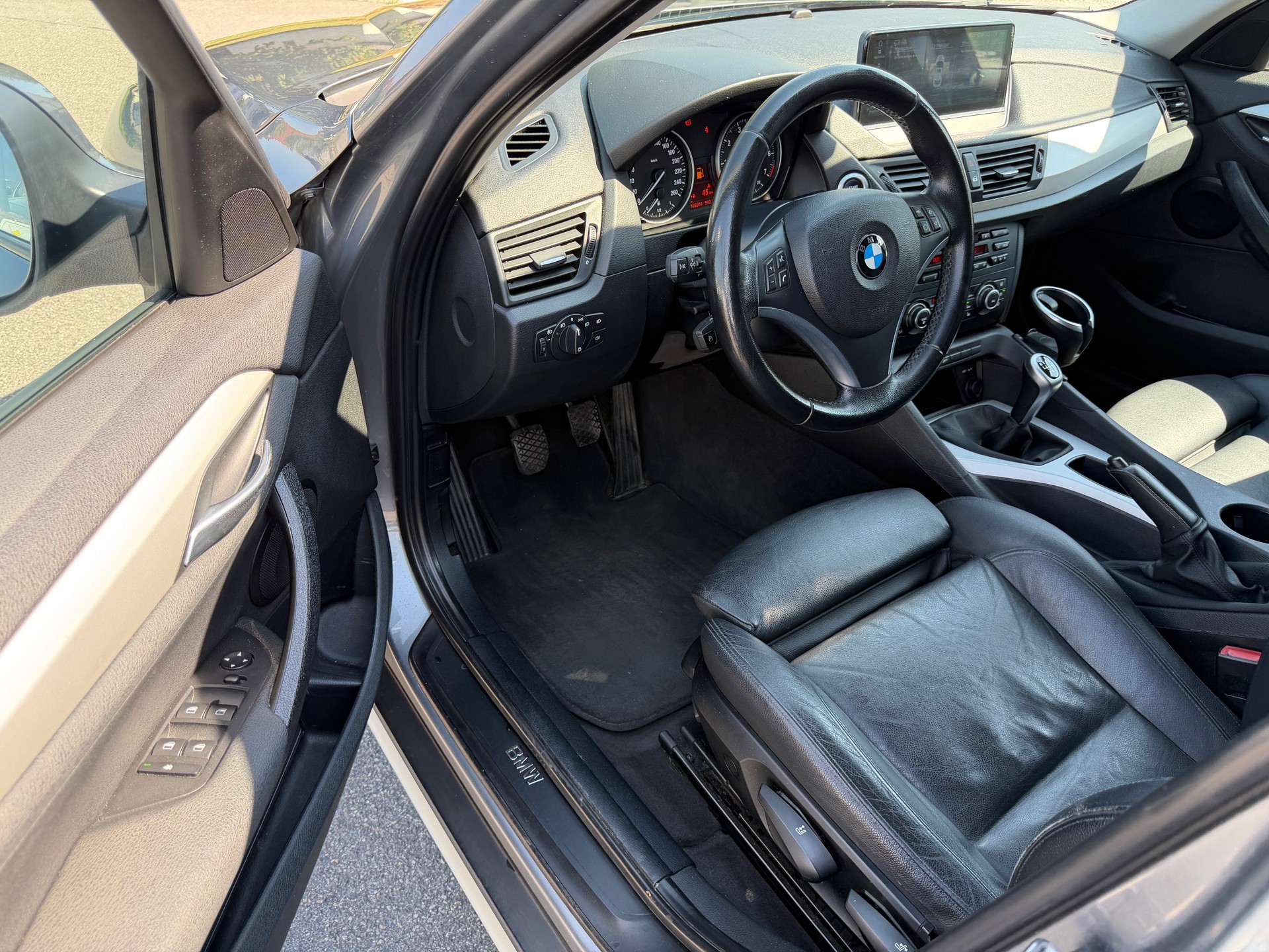 BMW X1 sDrive 18i-image-7