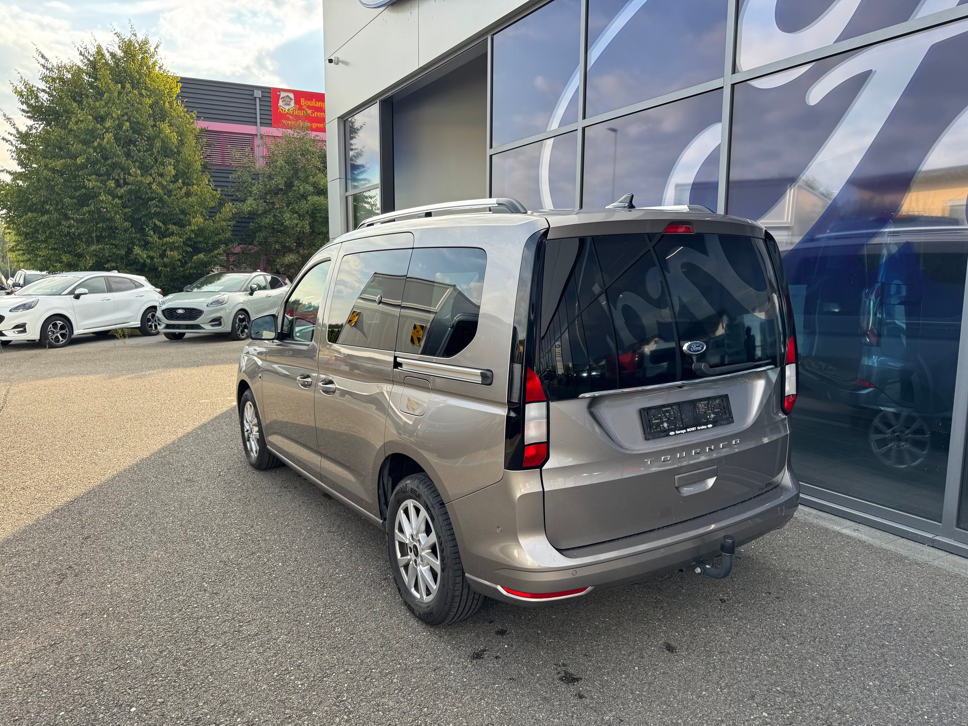 FORD TOURNEO Connect 1.5 EcoBoost 114 Titanium-image-2