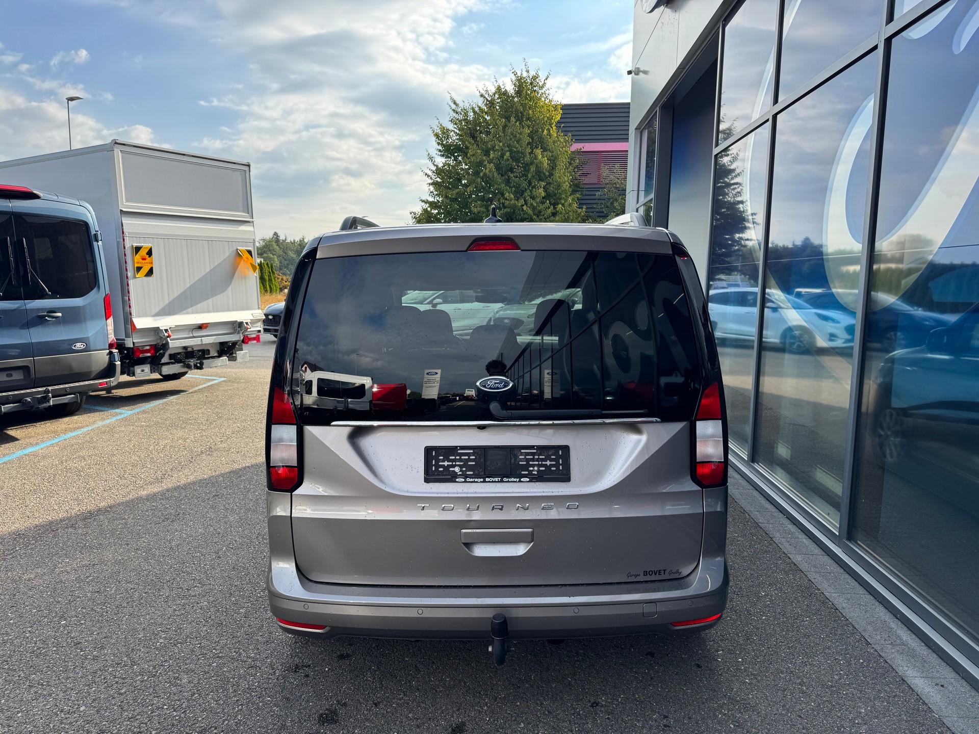 FORD TOURNEO Connect 1.5 EcoBoost 114 Titanium-image-3