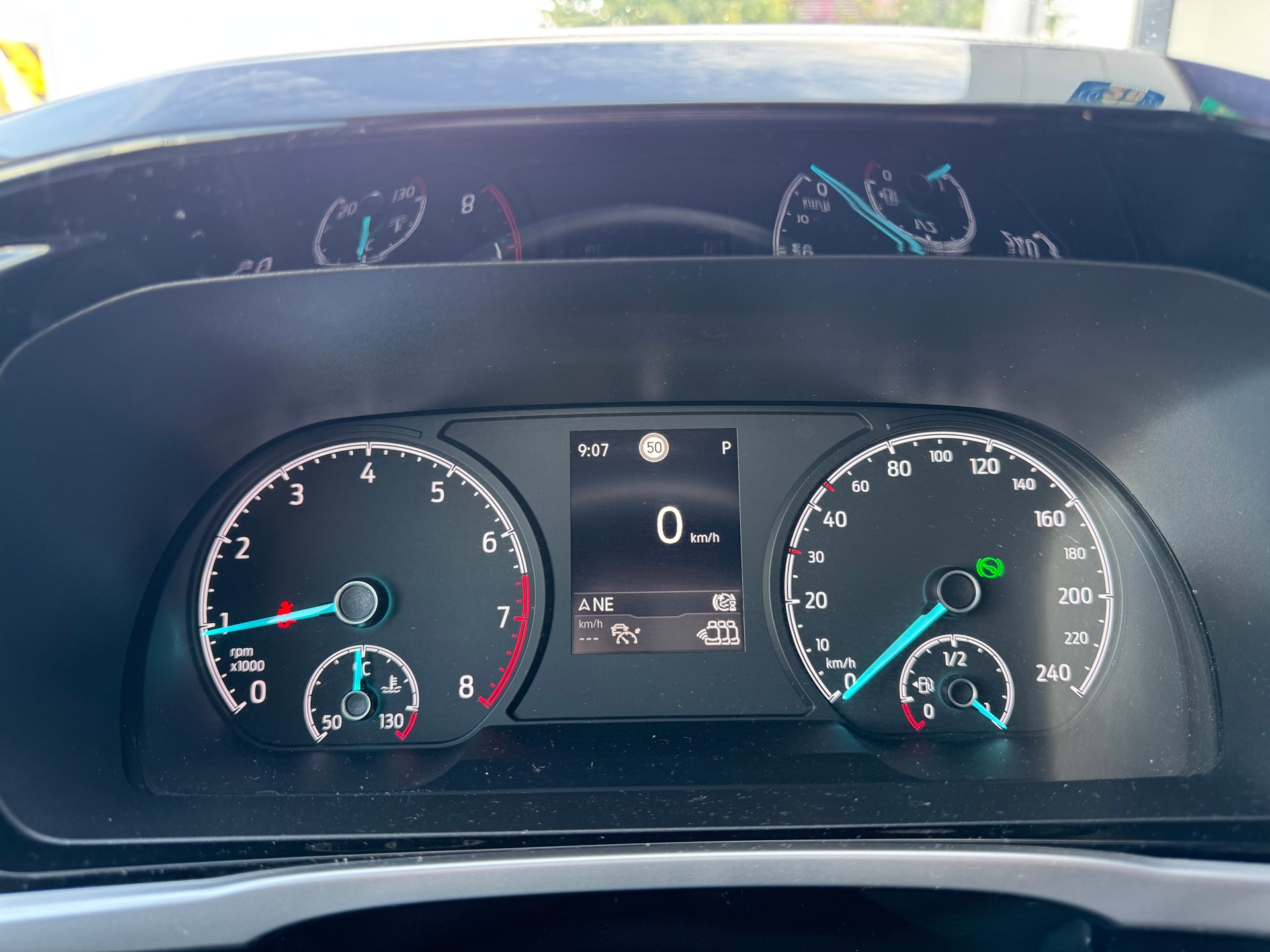FORD TOURNEO Connect 1.5 EcoBoost 114 Titanium-image-13