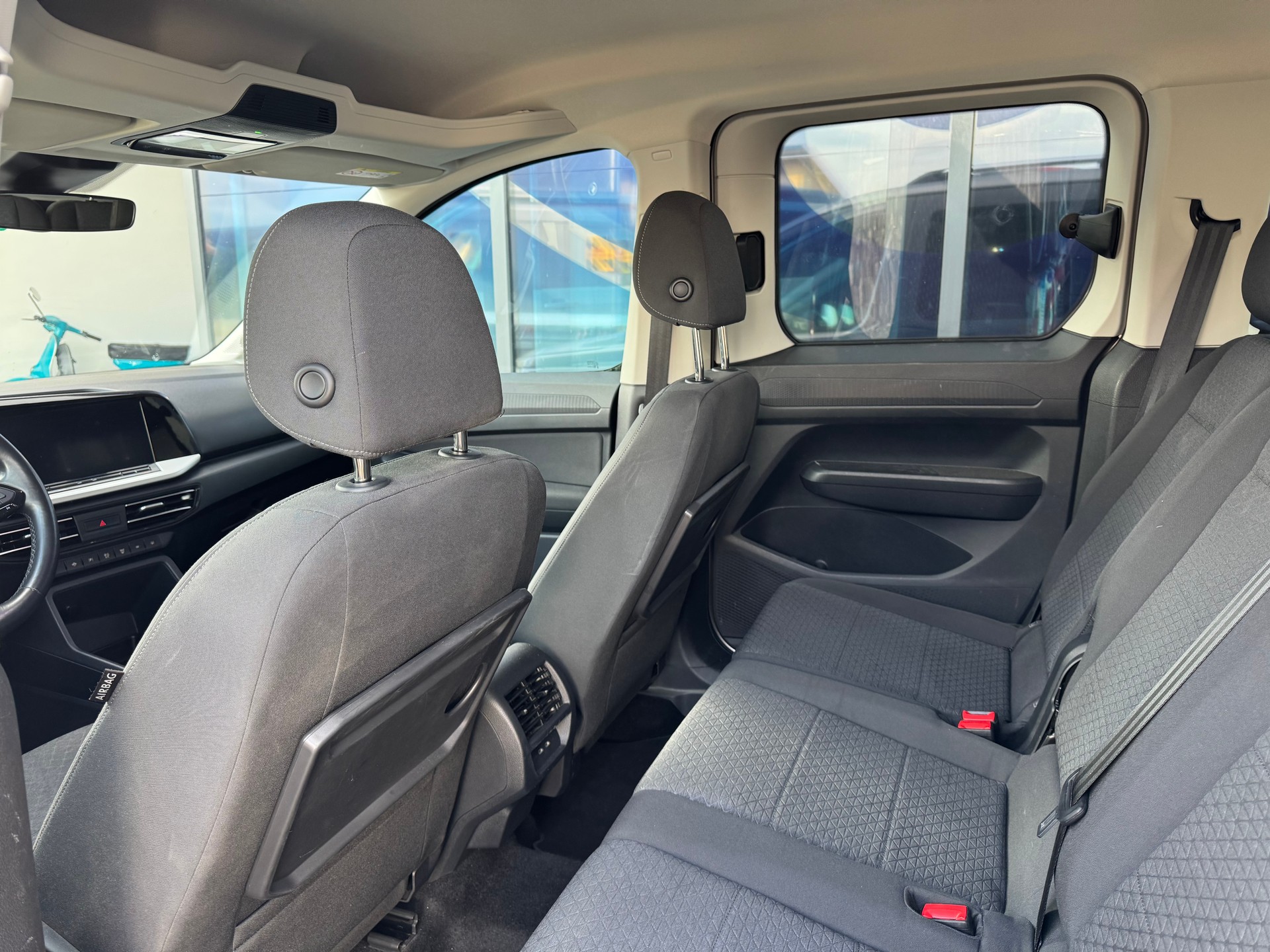 FORD TOURNEO Connect 1.5 EcoBoost 114 Titanium-image-10