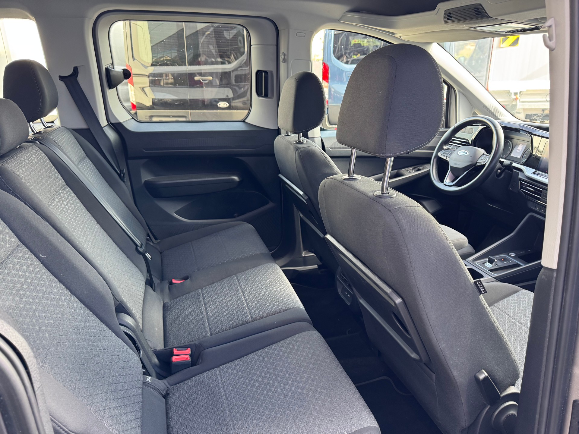 FORD TOURNEO Connect 1.5 EcoBoost 114 Titanium-image-12