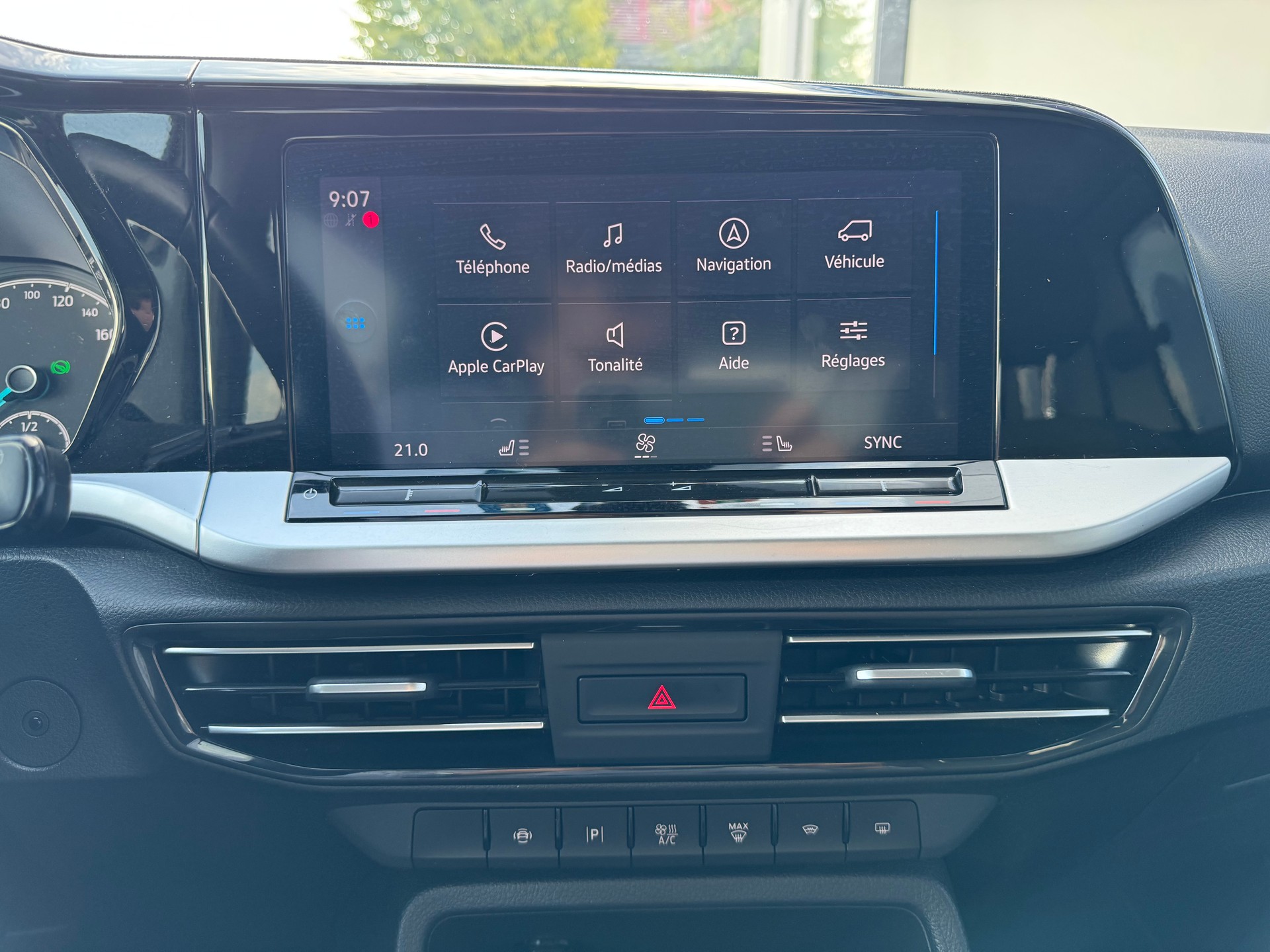 FORD TOURNEO Connect 1.5 EcoBoost 114 Titanium-image-14