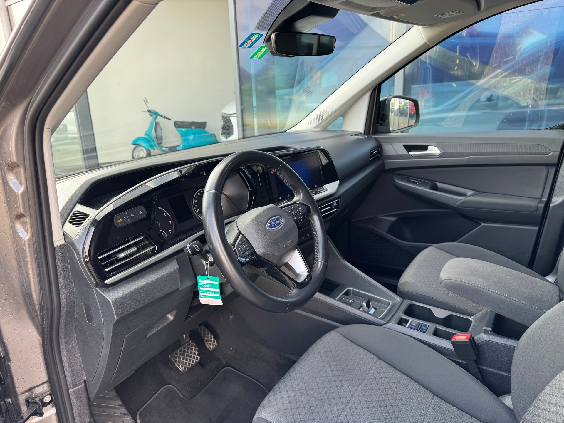 FORD TOURNEO Connect 1.5 EcoBoost 114 Titanium-image-8