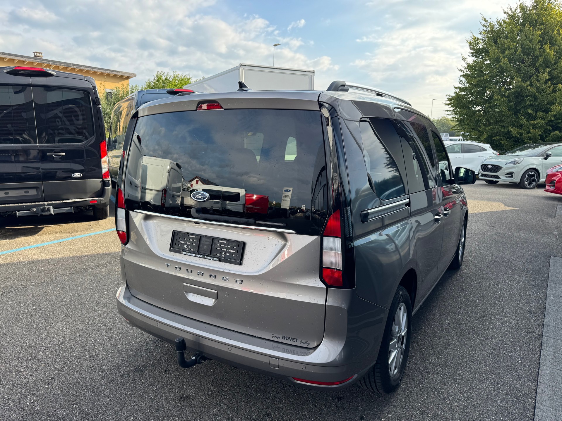 FORD TOURNEO Connect 1.5 EcoBoost 114 Titanium-image-5