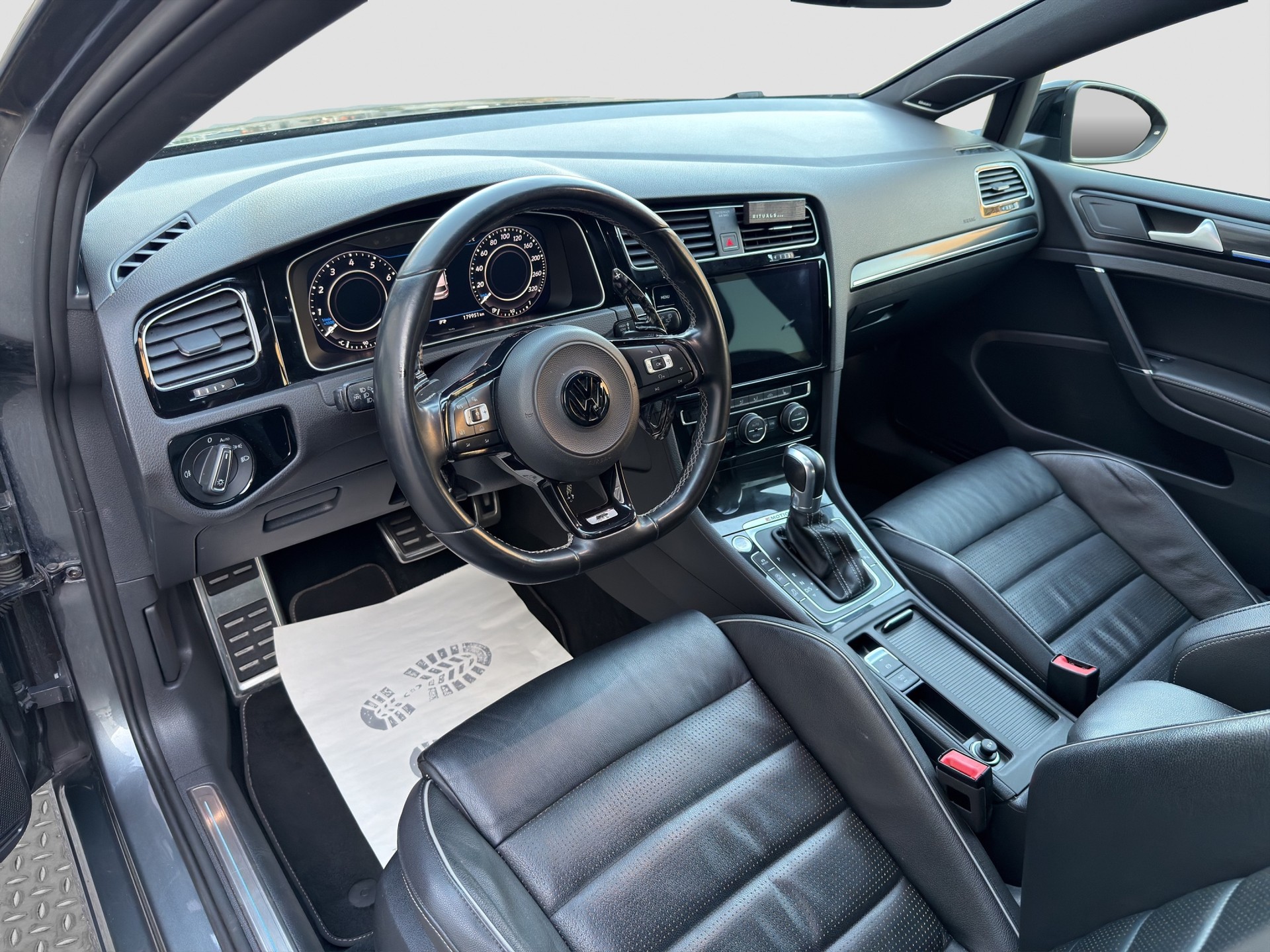 VW Golf 2.0 TSI R 4Motion DSG-image-11