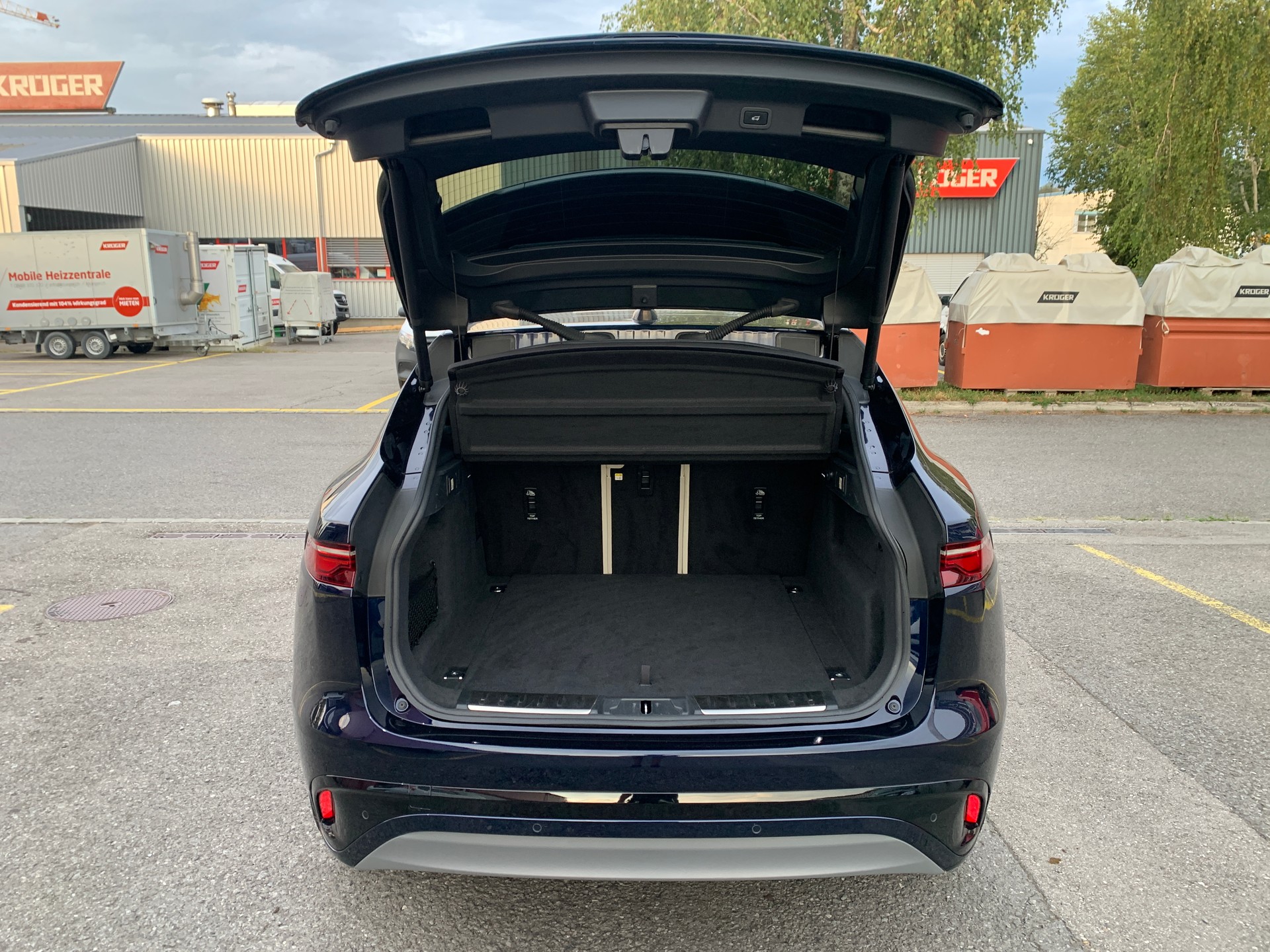 JAGUAR F-Pace 2.0 P250 R-Dynamic HSE AWD-image-11