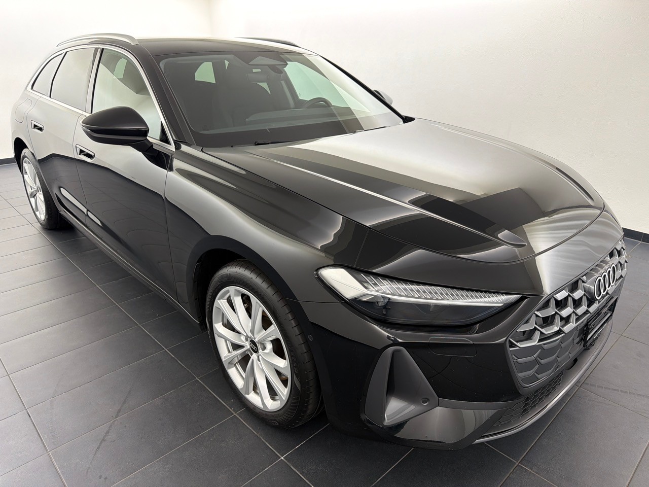 AUDI A5 Avant TDI 150kW Attra-showroom-element-3