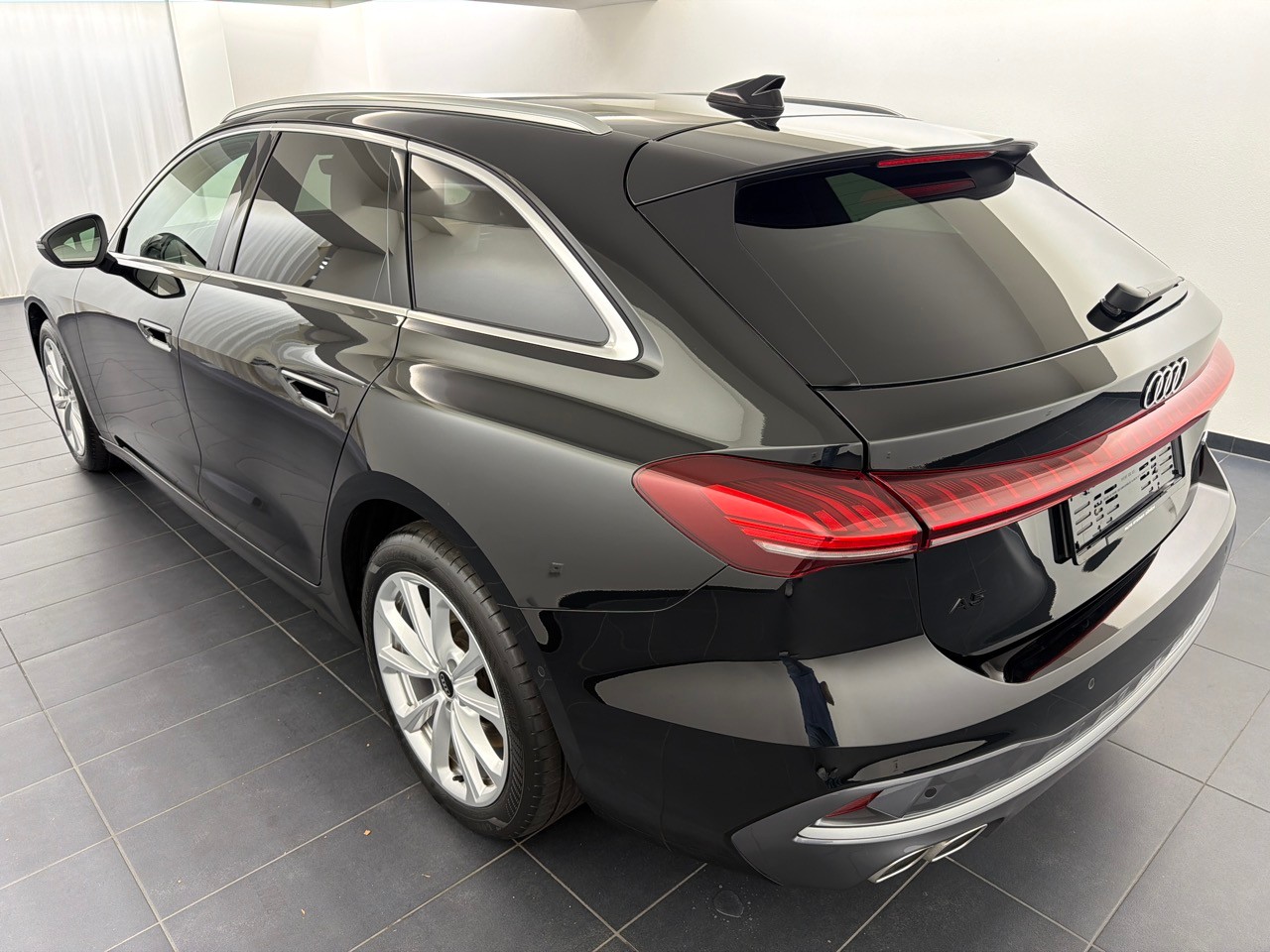 AUDI A5 Avant TDI 150kW Attra-showroom-element-1