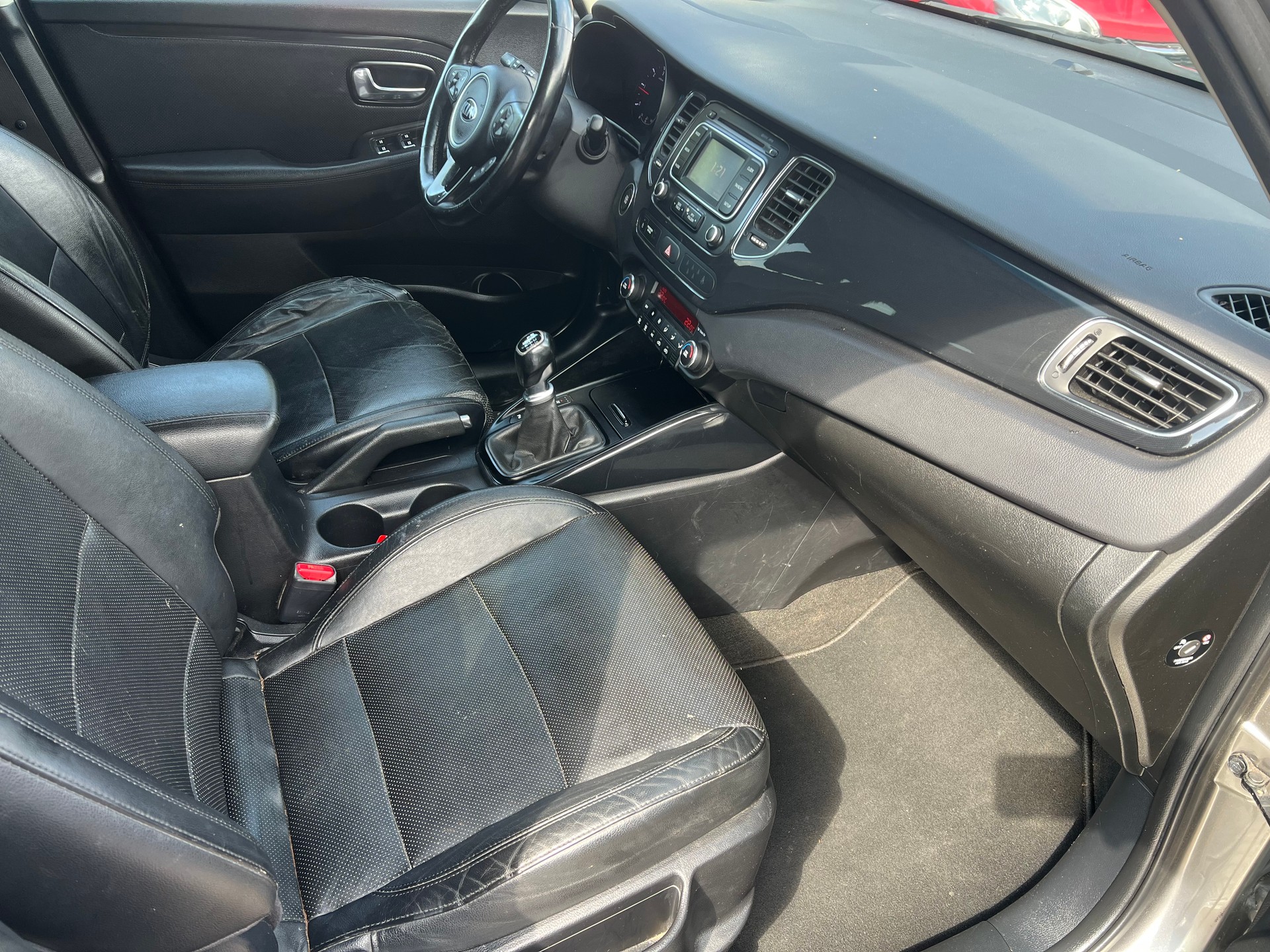 KIA Carens 1.7 CRDi Style-image-7