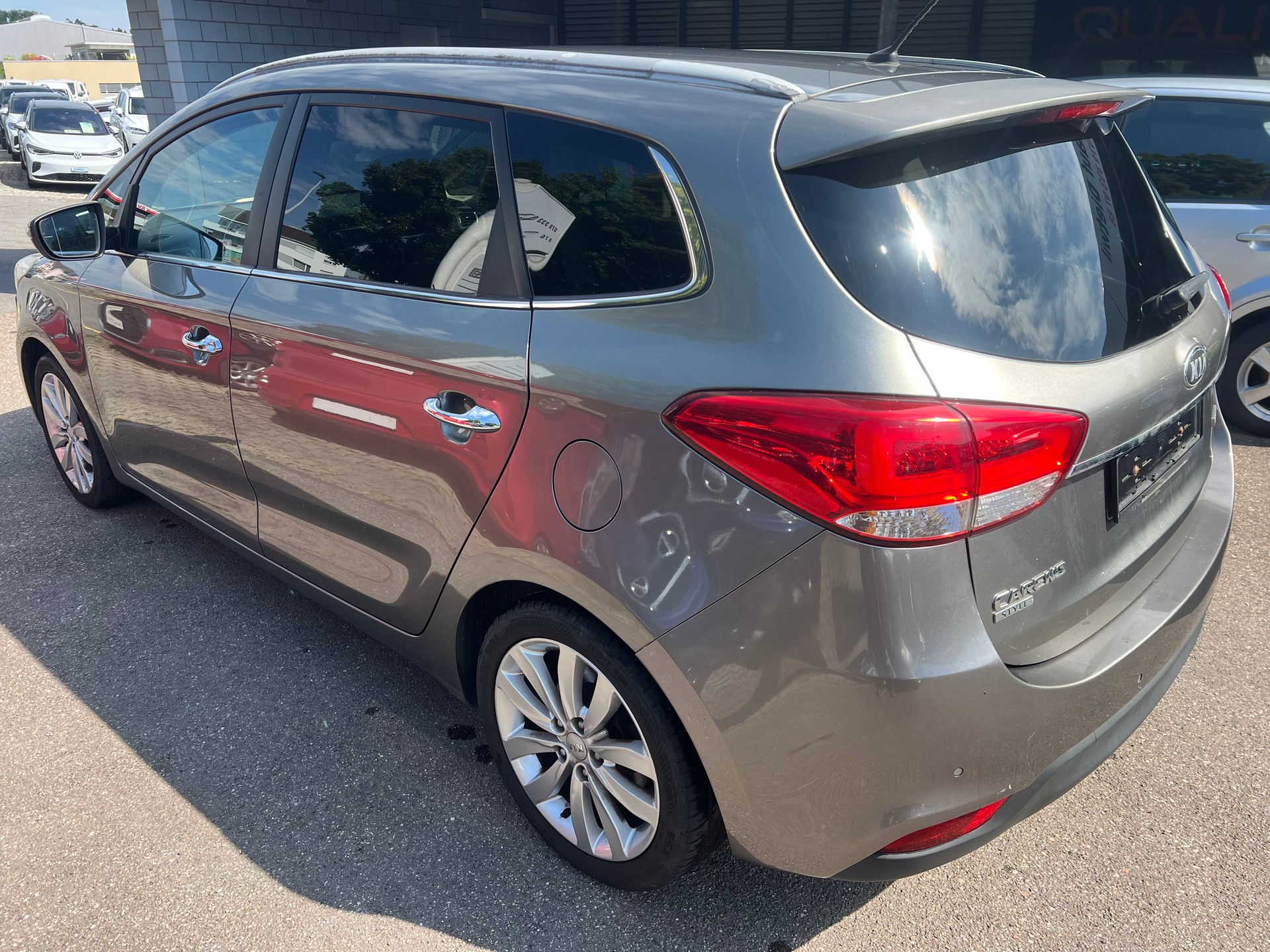 KIA Carens 1.7 CRDi Style-image-2