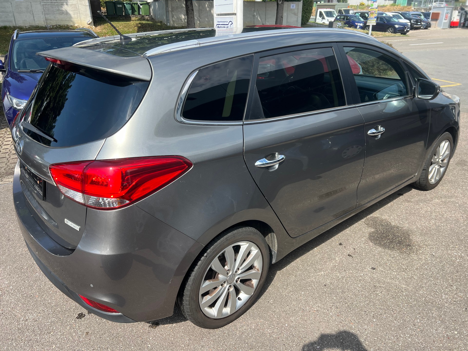 KIA Carens 1.7 CRDi Style-image-3