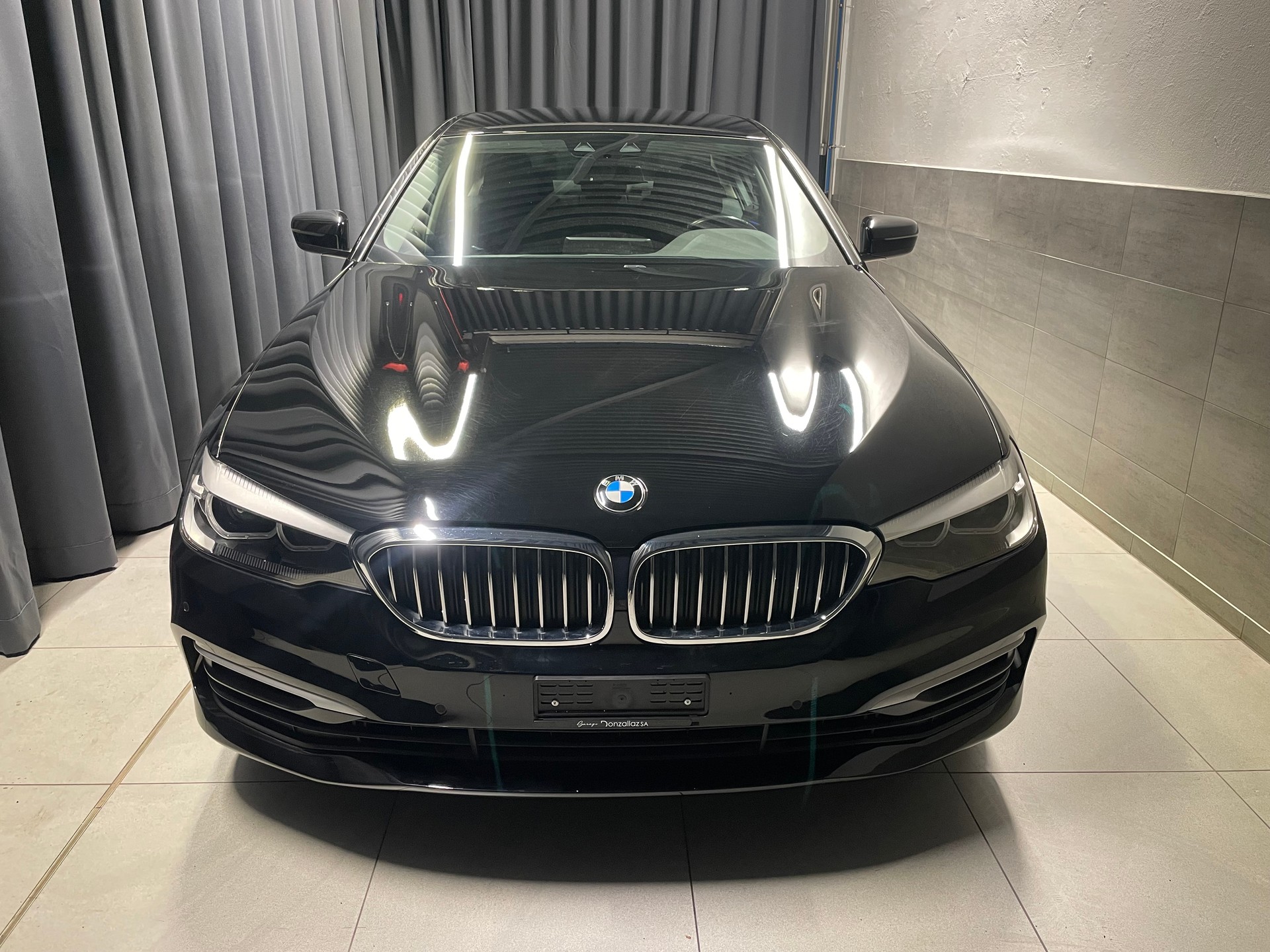 BMW 530i xDrive Steptronic Sport line (58)-showroom-element-1