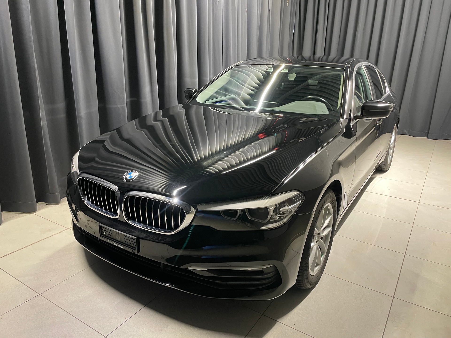 BMW 530i xDrive Steptronic Sport line (58)-showroom-element-2