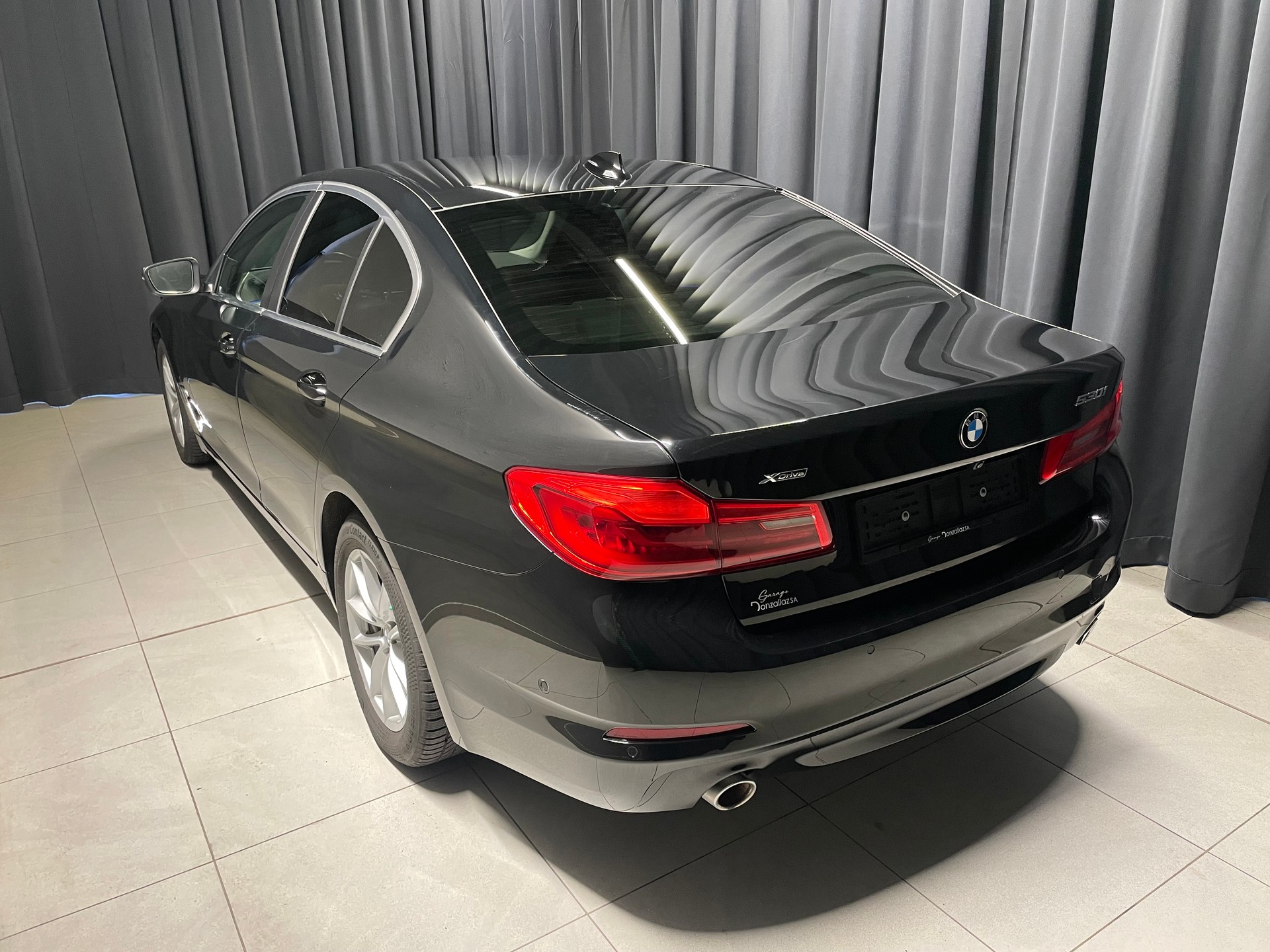 BMW 530i xDrive Steptronic Sport line (58)-showroom-element-3