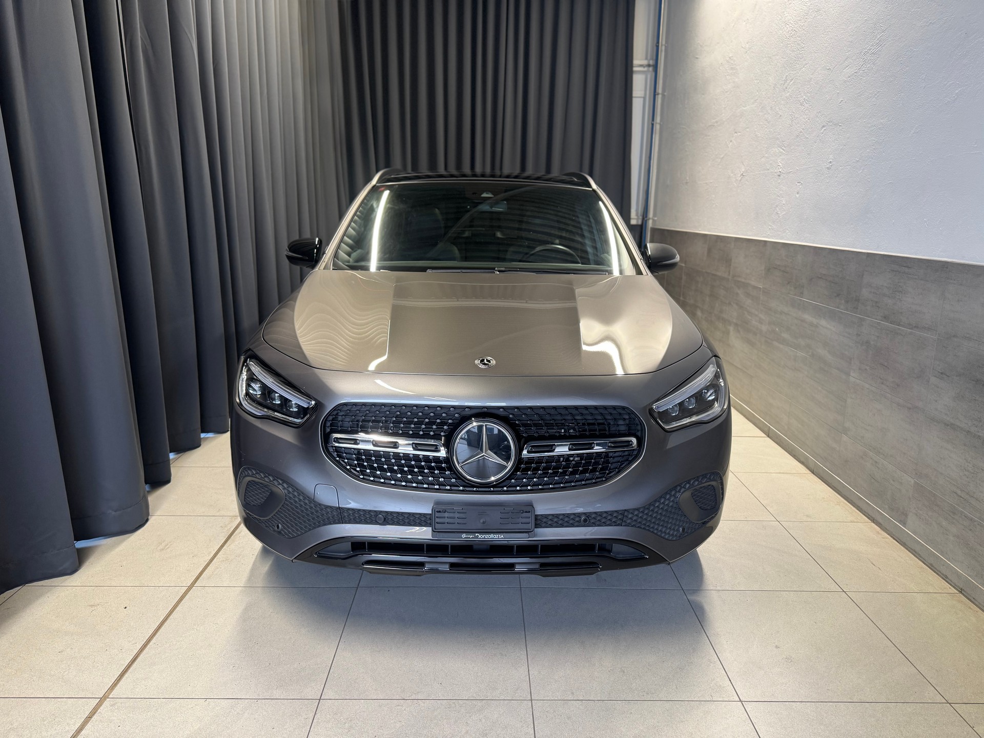 MERCEDES-BENZ GLA 250e Progressive 8G-DCT (46)-showroom-element-1