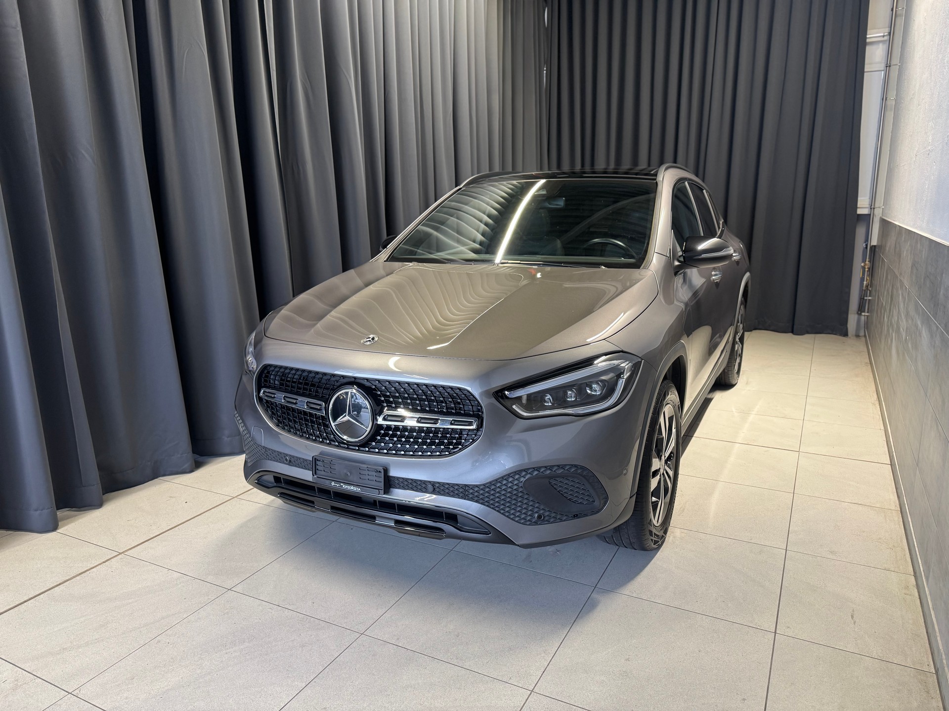 MERCEDES-BENZ GLA 250e Progressive 8G-DCT (46)-showroom-element-2