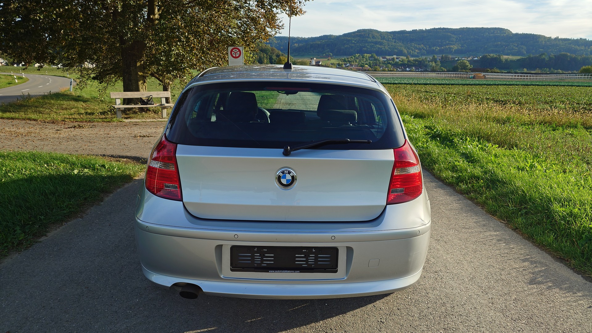 BMW 116i Dynamic Edition-showroom-element-3