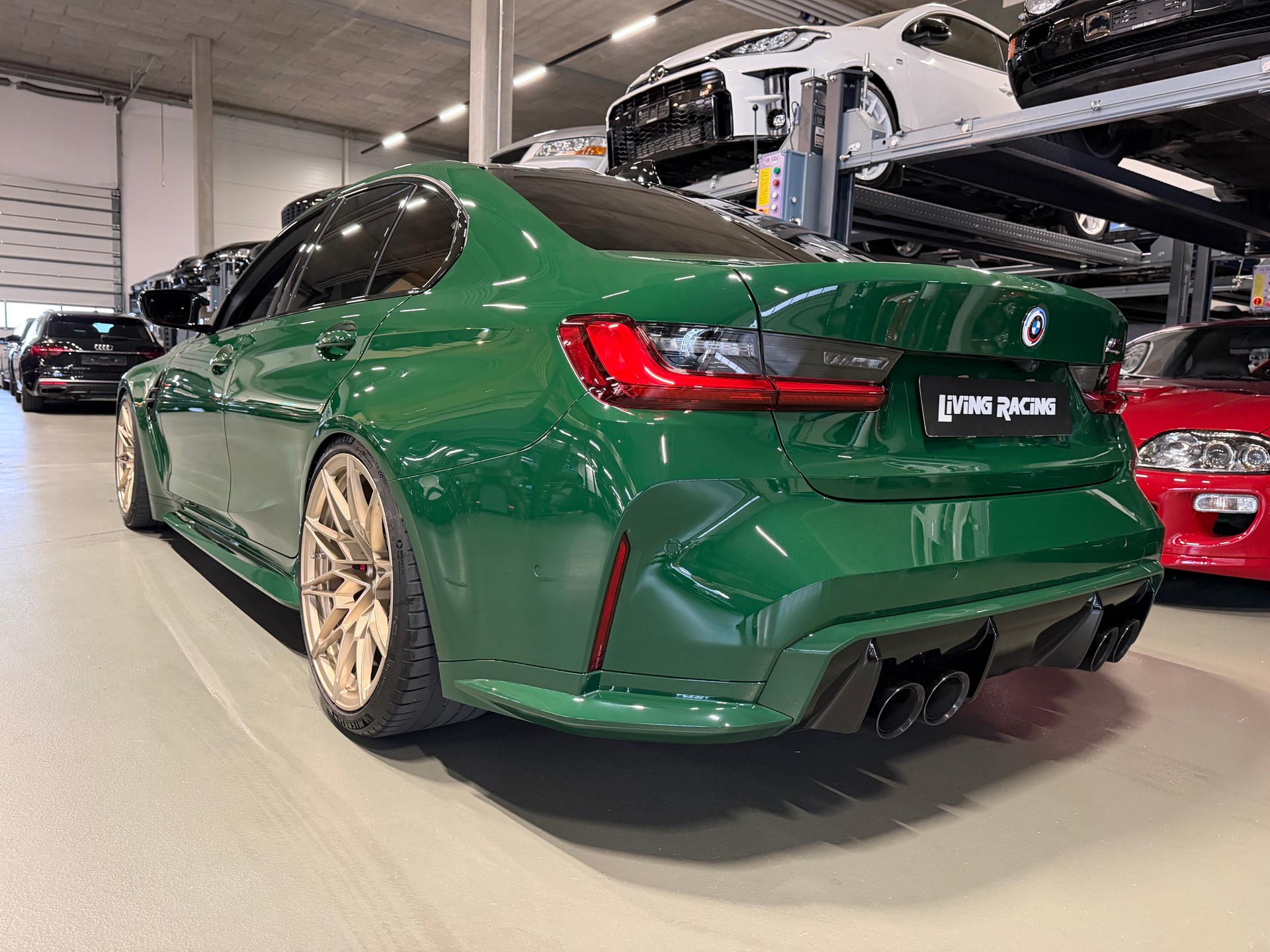BMW M3 Competition M xDrive *Ind. Irish racing green*-showroom-element-2