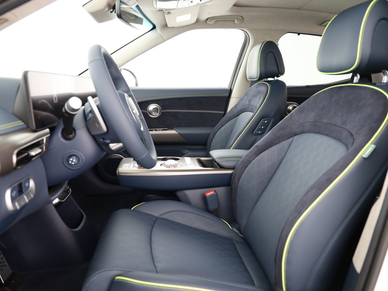 GENESIS GV60 77.4 kWh Sport AWD-showroom-element-3