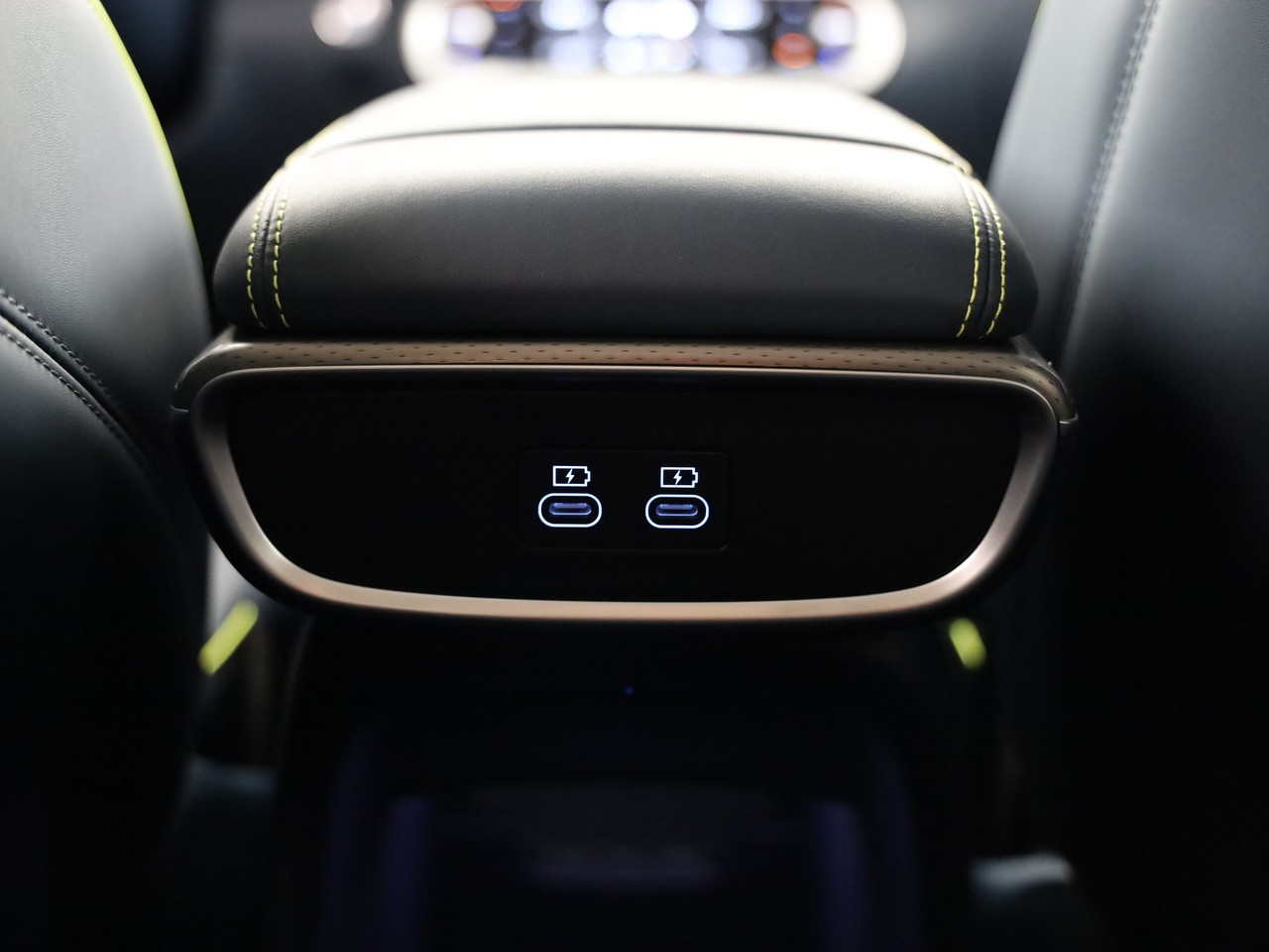 GENESIS GV60 77.4 kWh Sport AWD-image-23