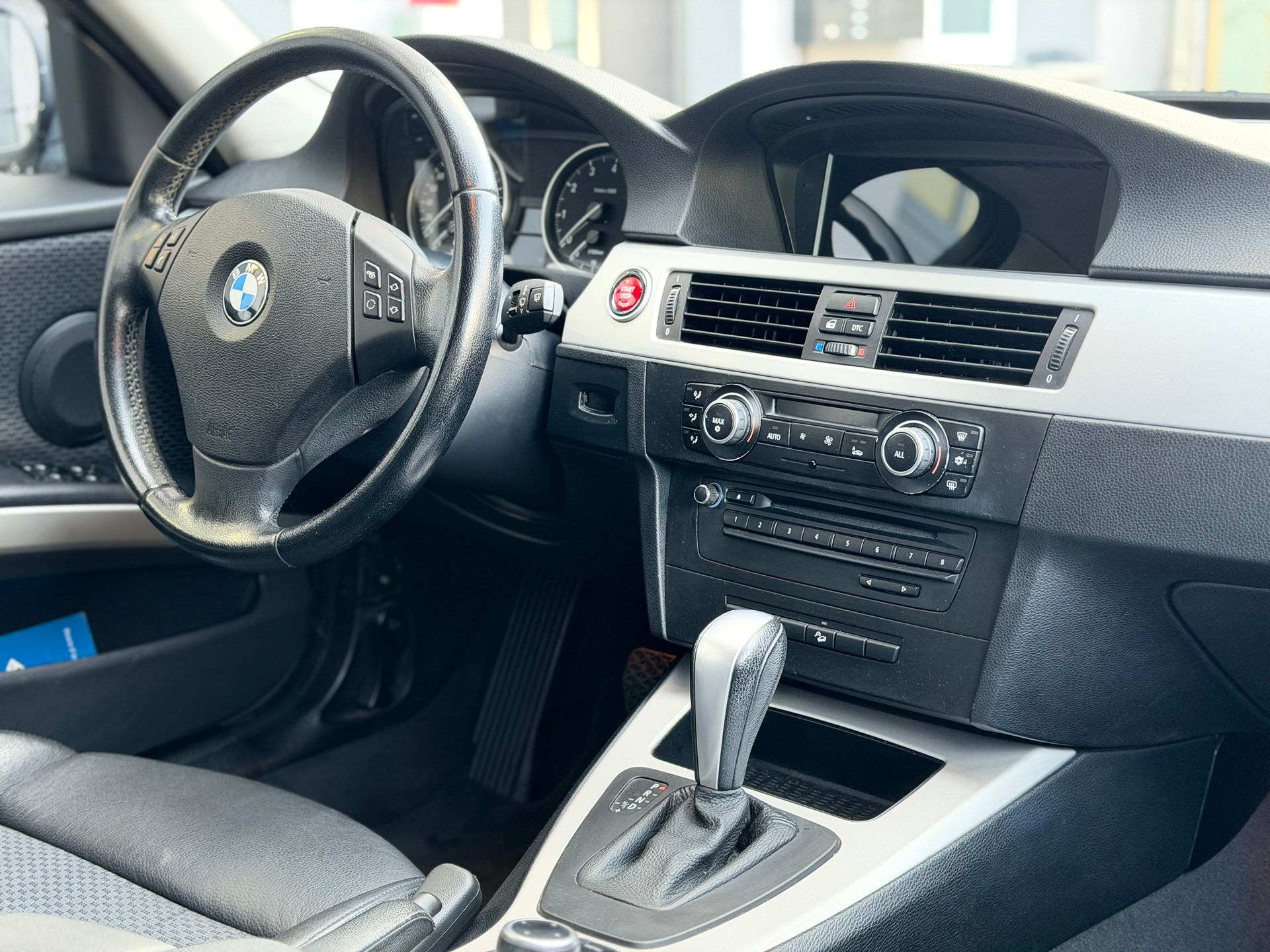BMW 325i x-Drive Steptronic-image-5