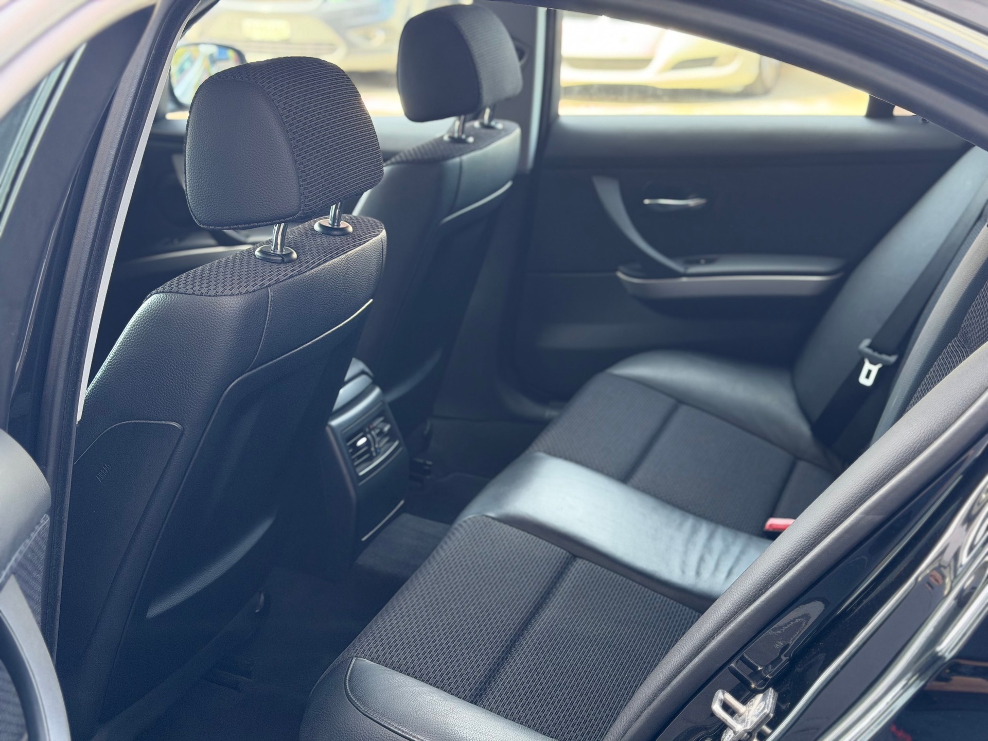 BMW 325i x-Drive Steptronic-image-10