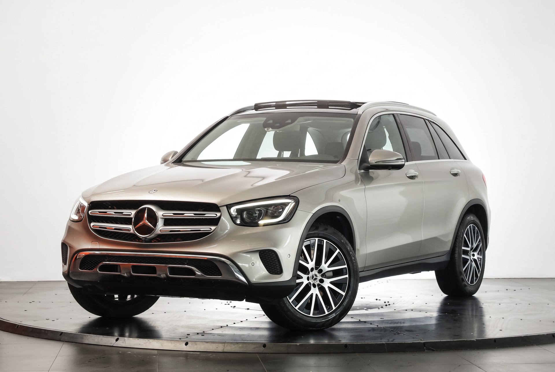 MERCEDES-BENZ GLC 300 d Off-Road 4Matic 9G-Tronic • Argent Mojave •AIR BODY CONTROL • Pack Premium Plus-showroom-element-3