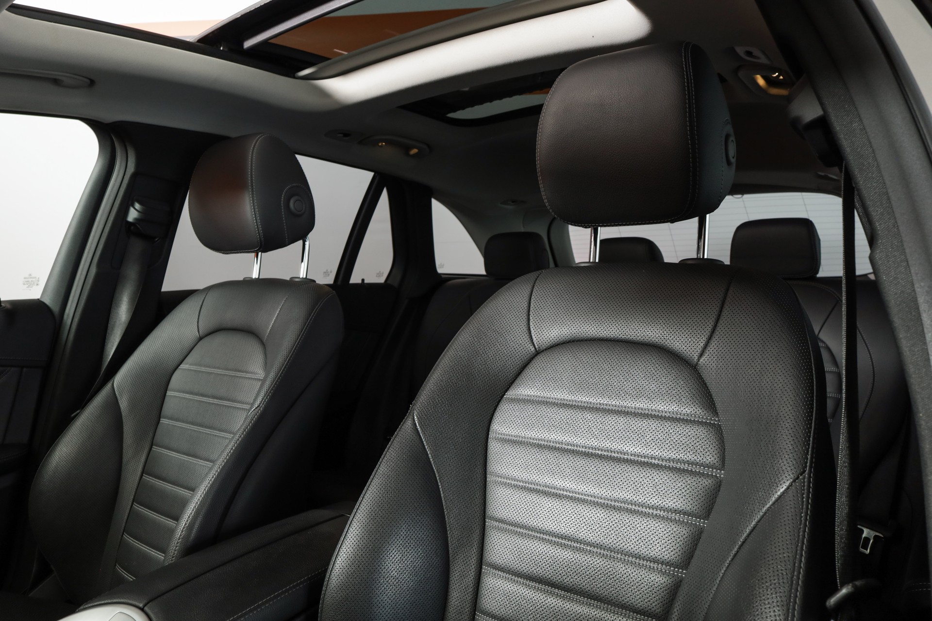 MERCEDES-BENZ GLC 300 d Off-Road 4Matic 9G-Tronic • Argent Mojave •AIR BODY CONTROL • Pack Premium Plus-image-12