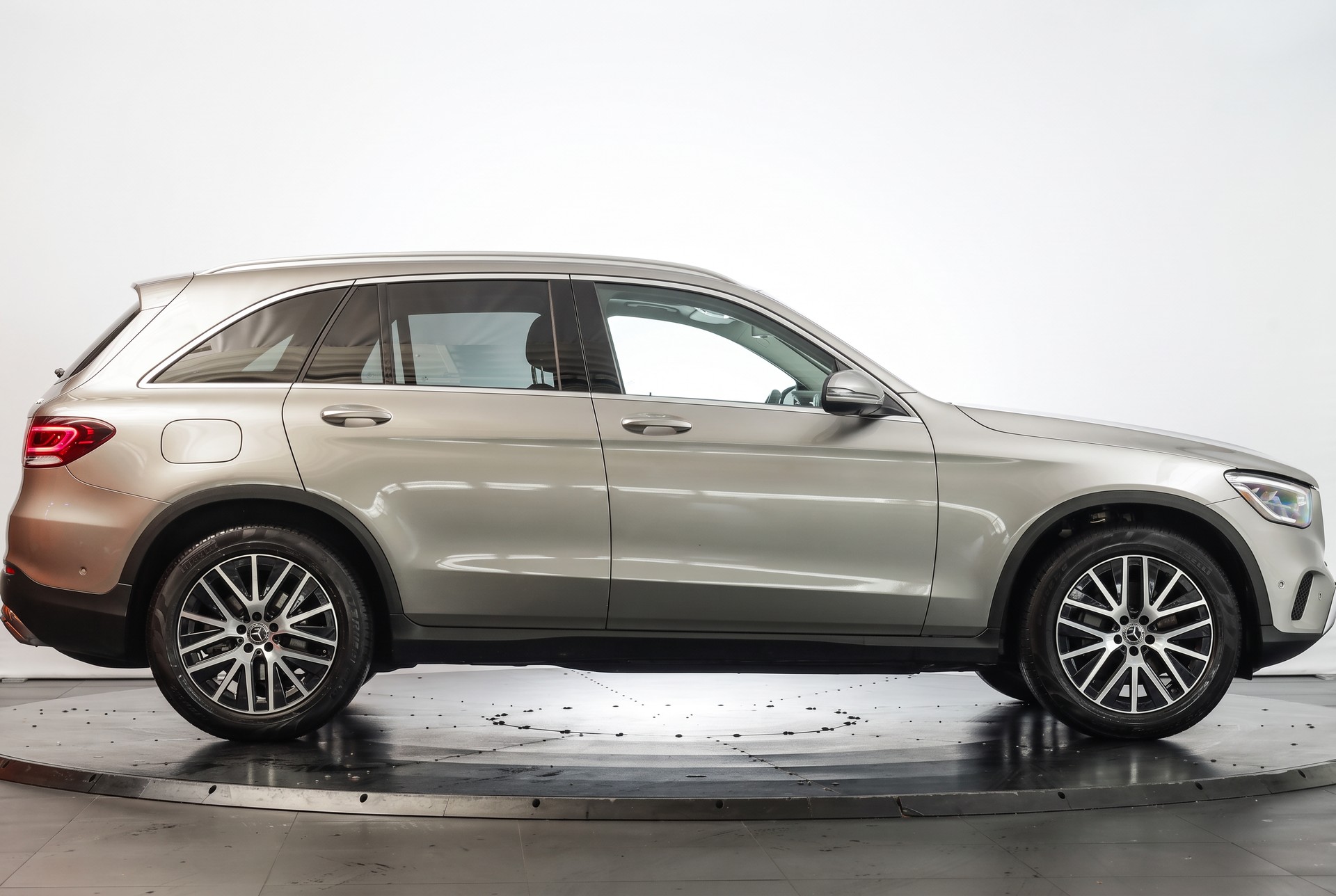 MERCEDES-BENZ GLC 300 d Off-Road 4Matic 9G-Tronic • Argent Mojave •AIR BODY CONTROL • Pack Premium Plus-image-5