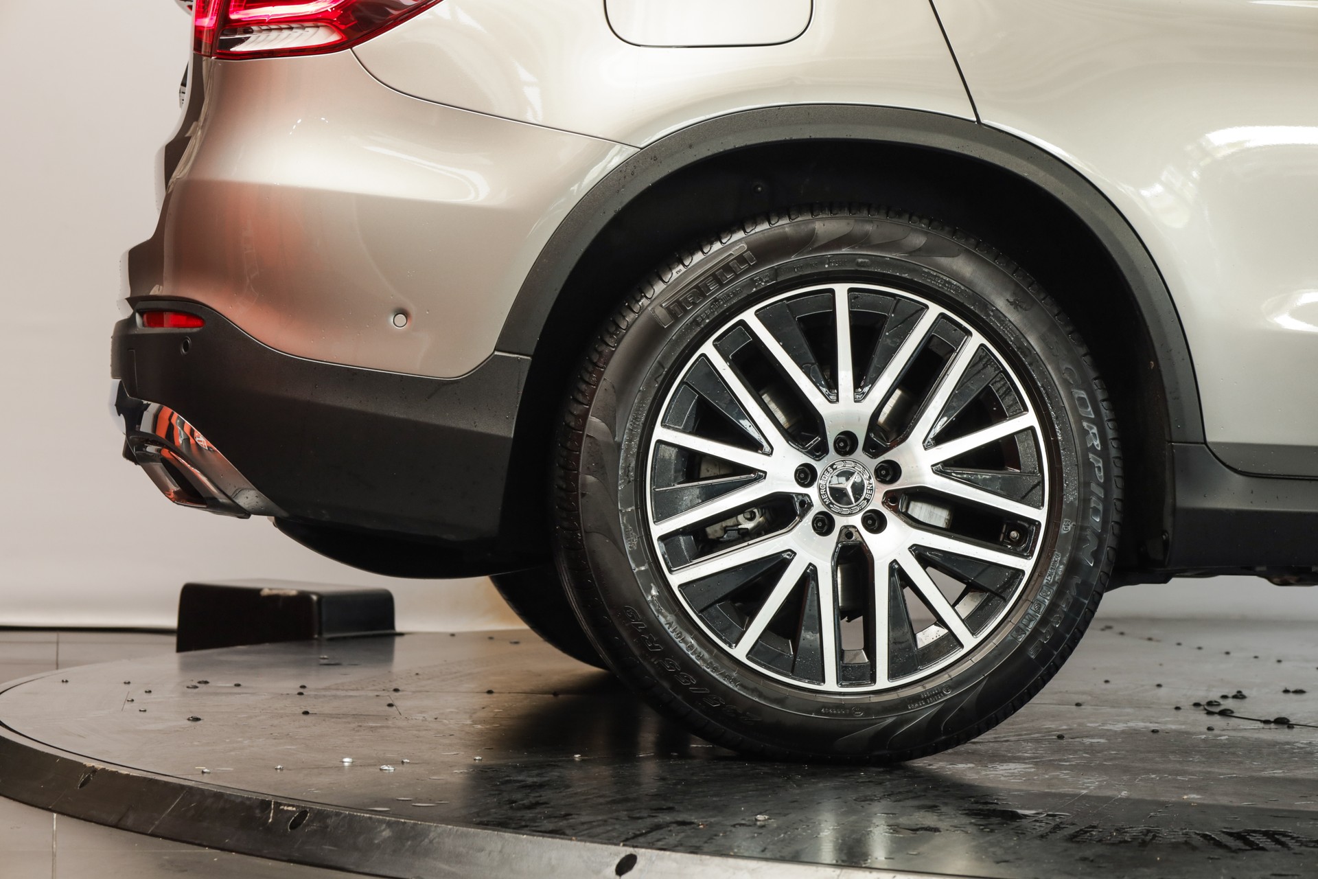 MERCEDES-BENZ GLC 300 d Off-Road 4Matic 9G-Tronic • Argent Mojave •AIR BODY CONTROL • Pack Premium Plus-image-8