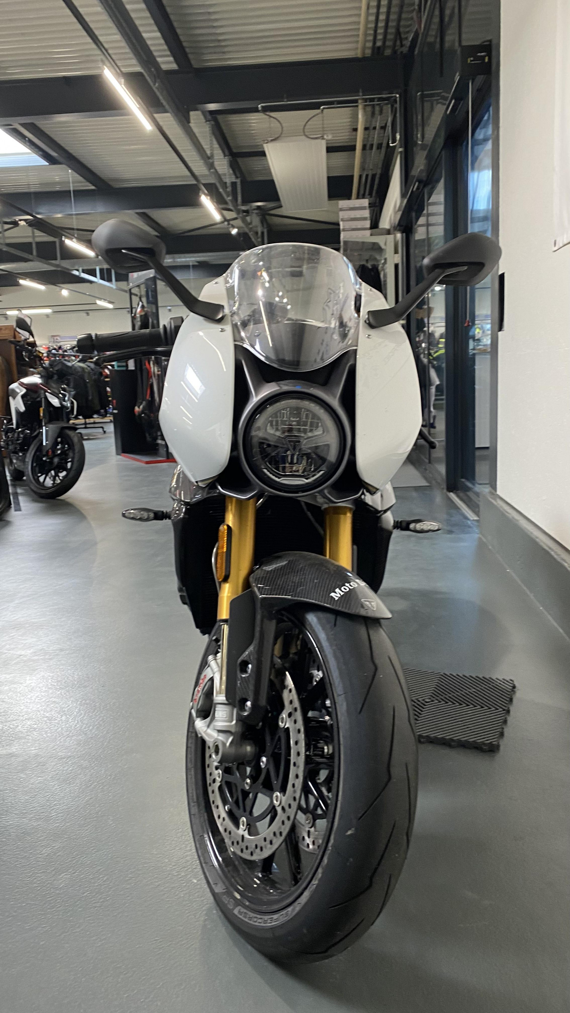 TRIUMPH Speed Triple 1200 RR-image-1