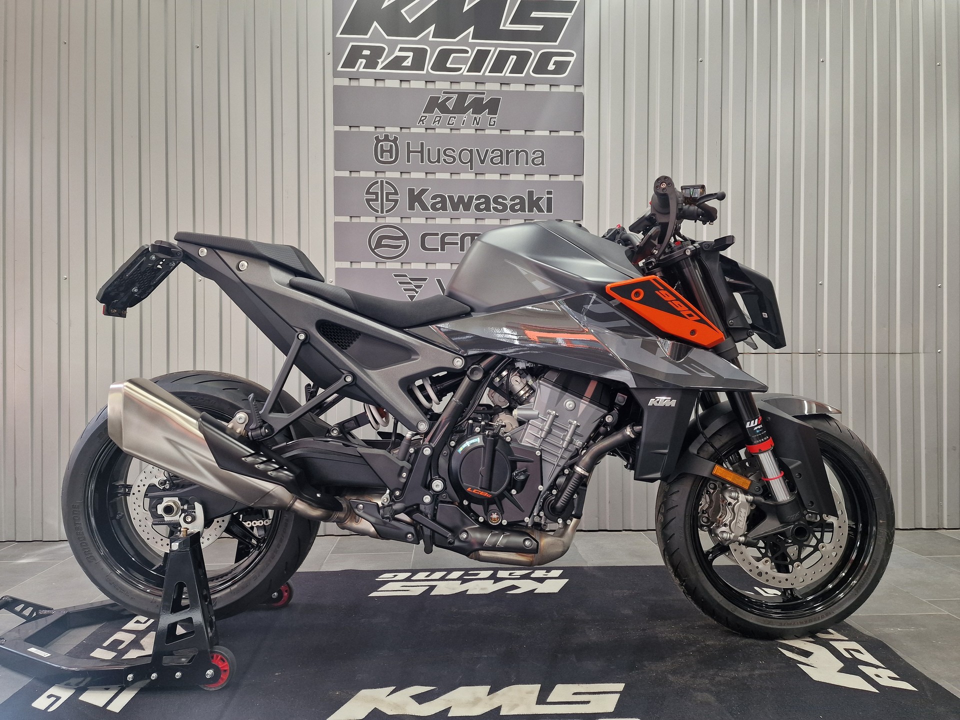 KTM 990 Duke-image-1