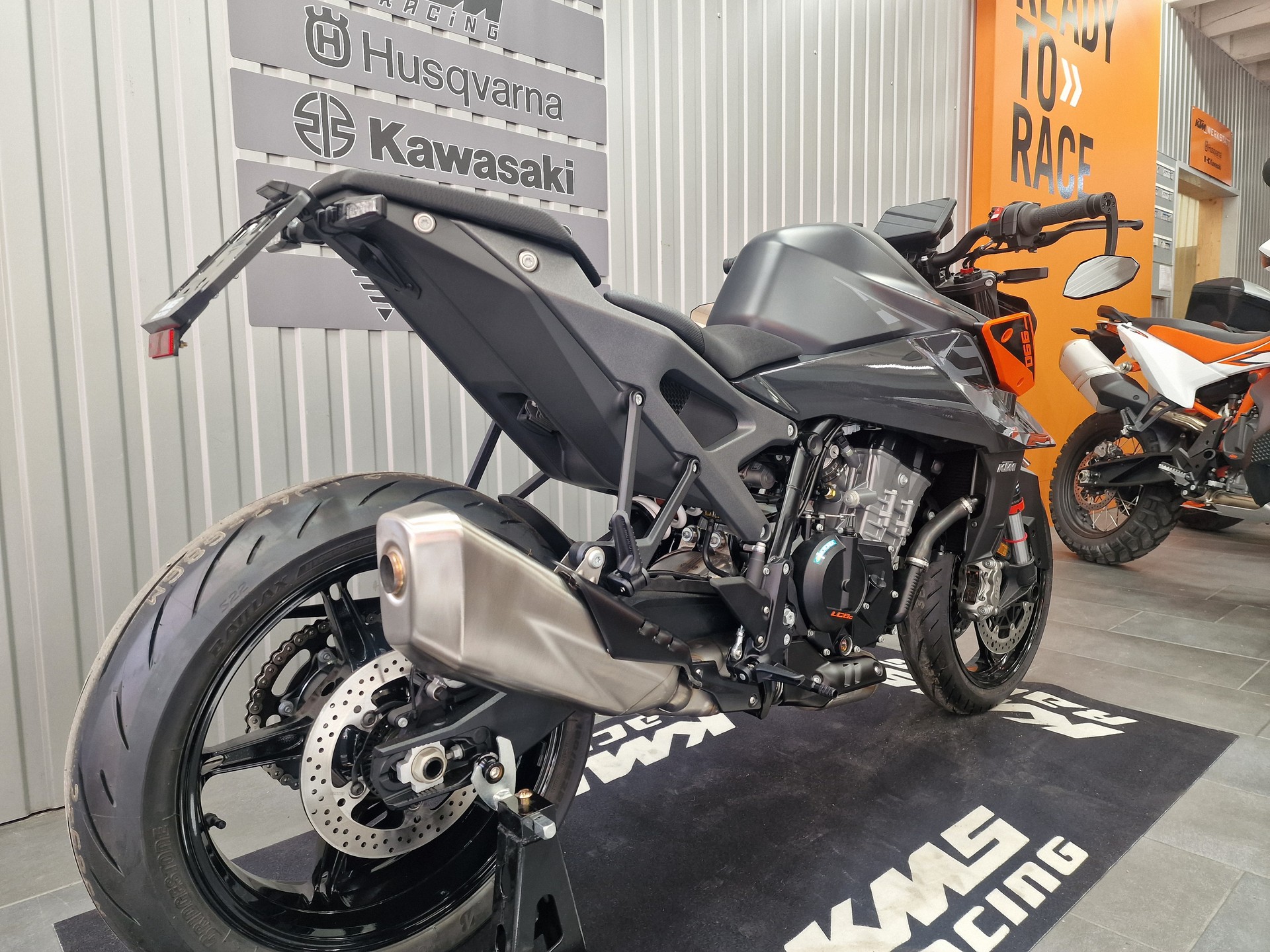 KTM 990 Duke-image-2