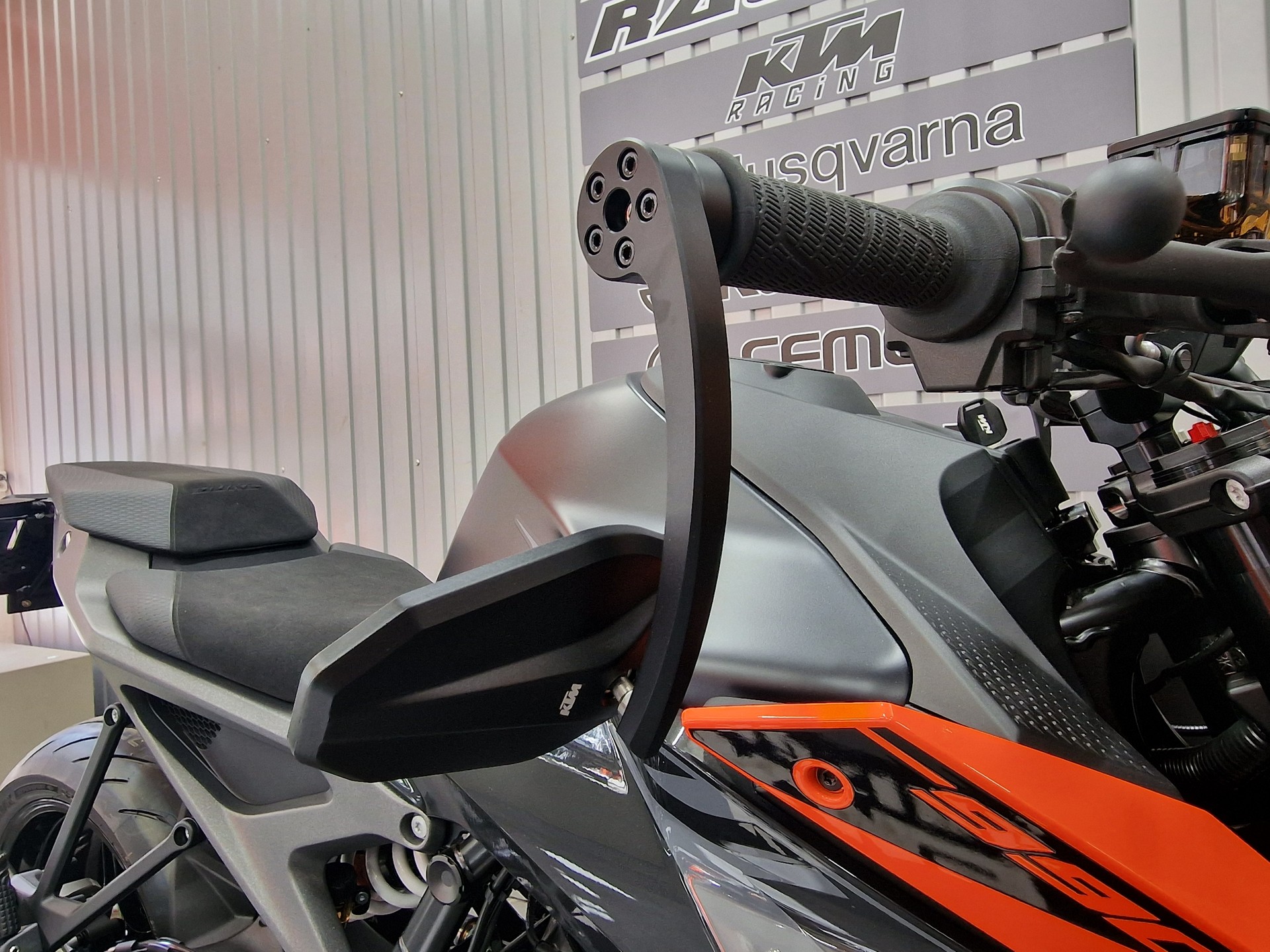 KTM 990 Duke-image-5